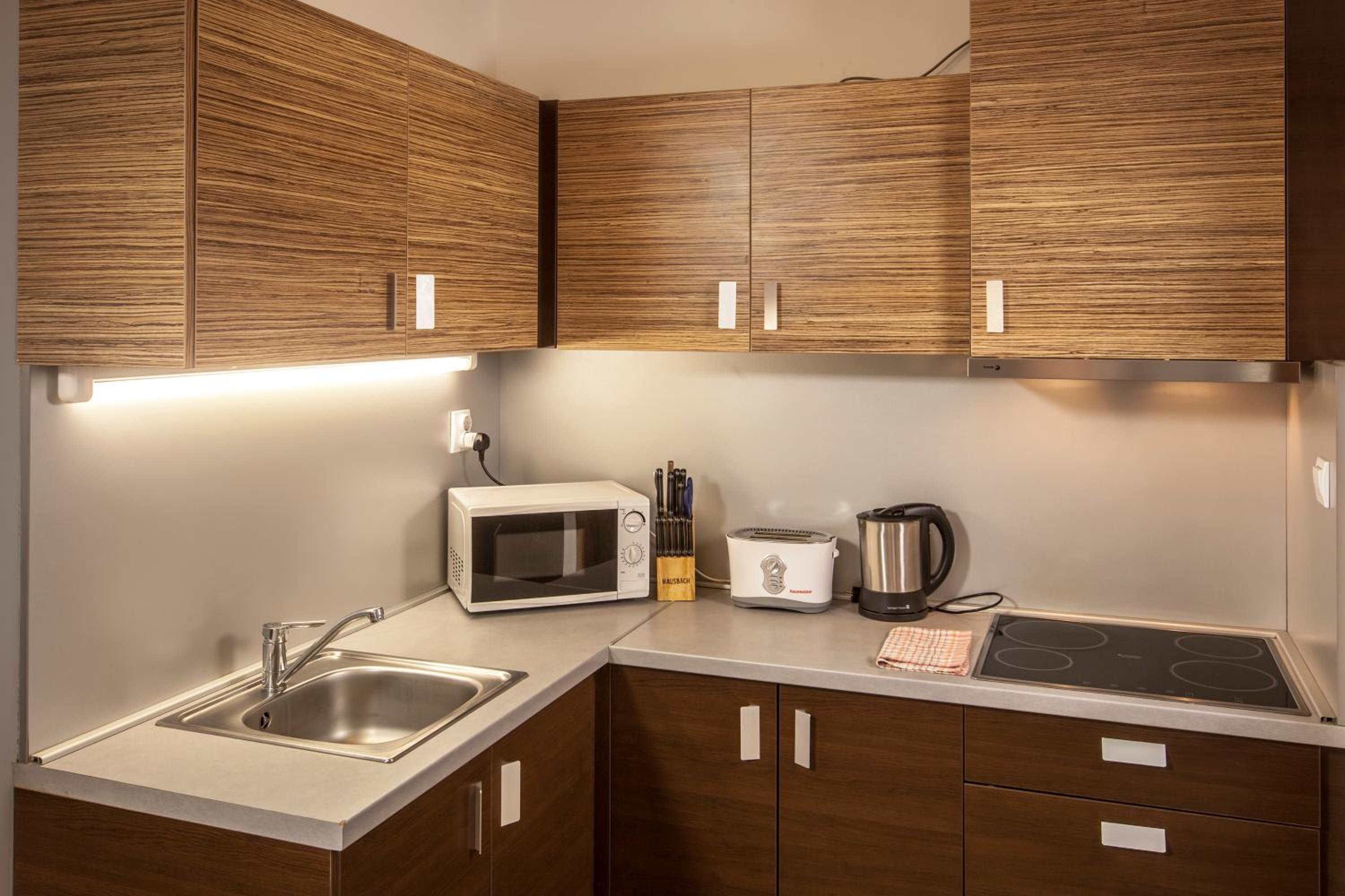 Deluxe Two-Bedroom Apartment with Air-conditioning - Photo 8