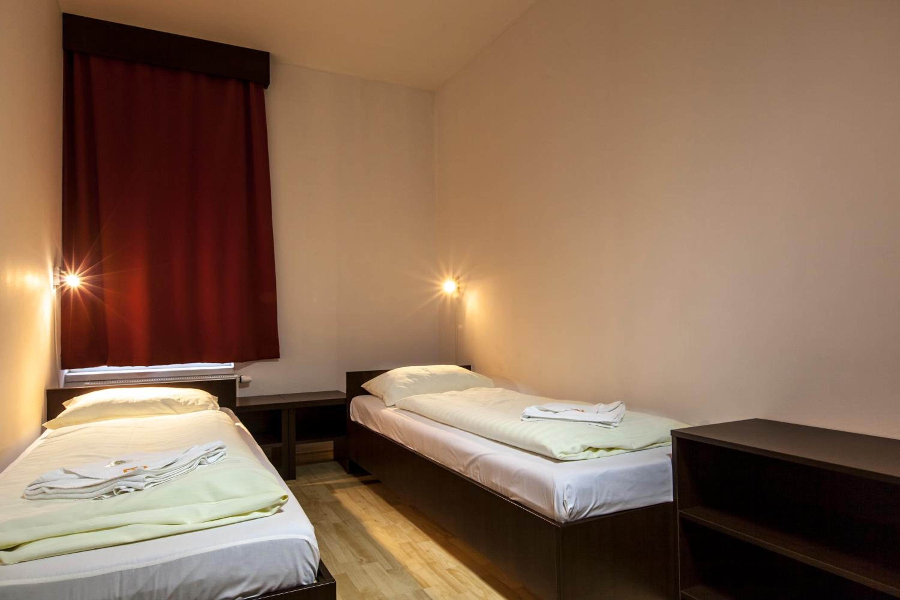 Deluxe Two-Bedroom Apartment with Air-conditioning - Photo 6