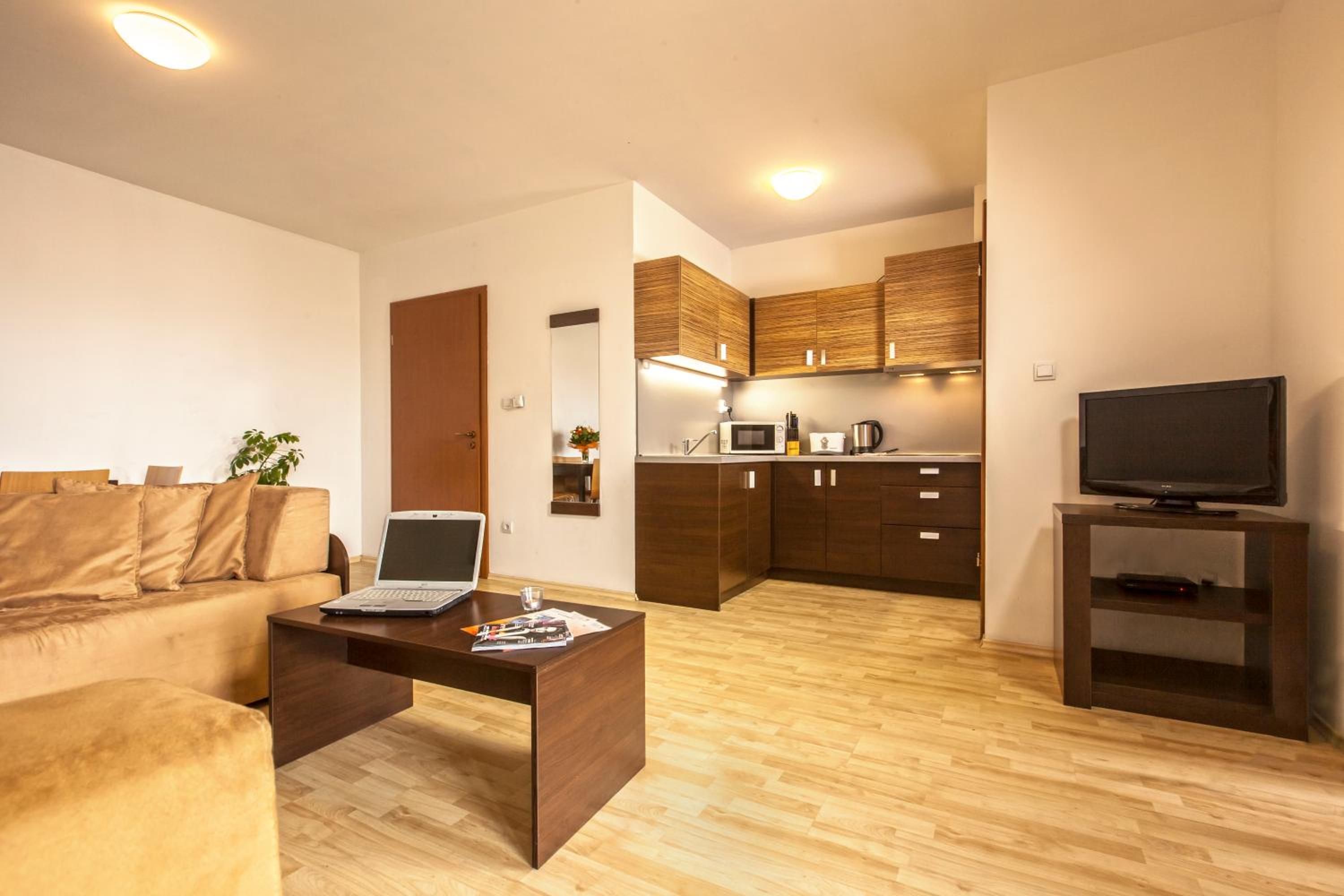 Deluxe Two-Bedroom Apartment with Air-conditioning - Photo 11