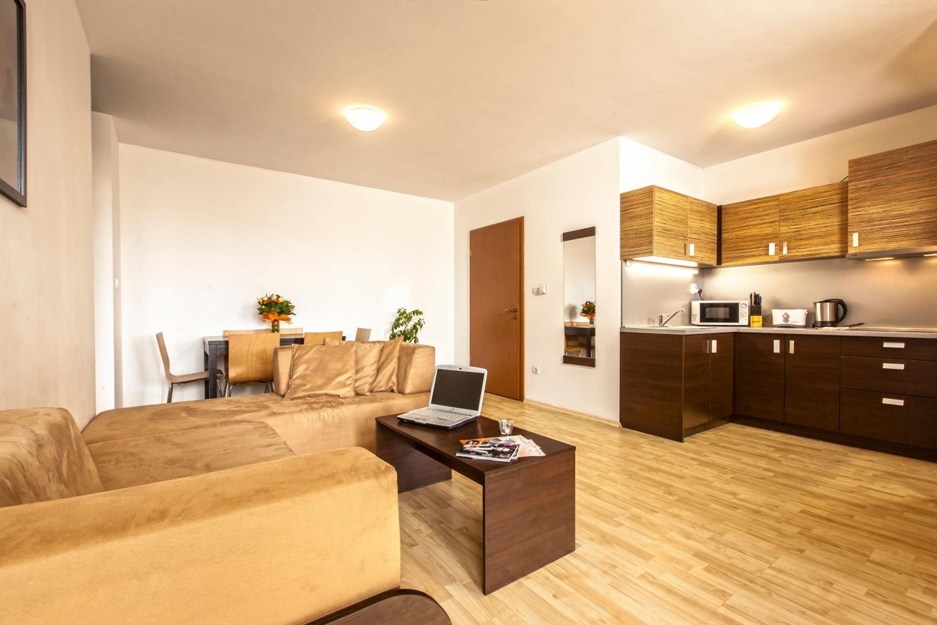 Deluxe Two-Bedroom Apartment with Air-conditioning - Photo 15
