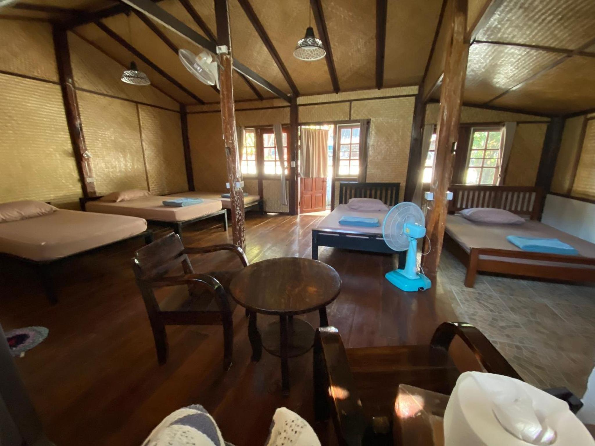 Single Bed in Mixed Dormitory Room