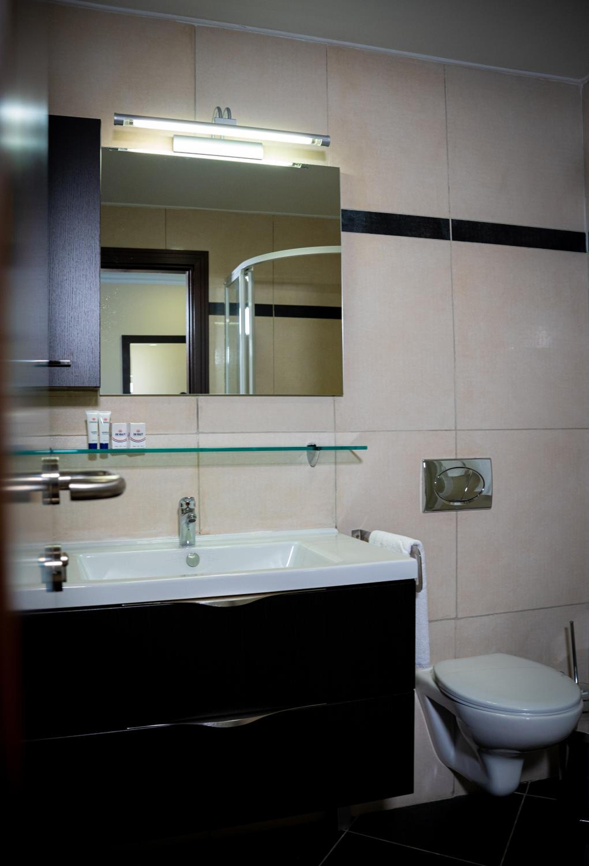 Superior King Suite photo 3