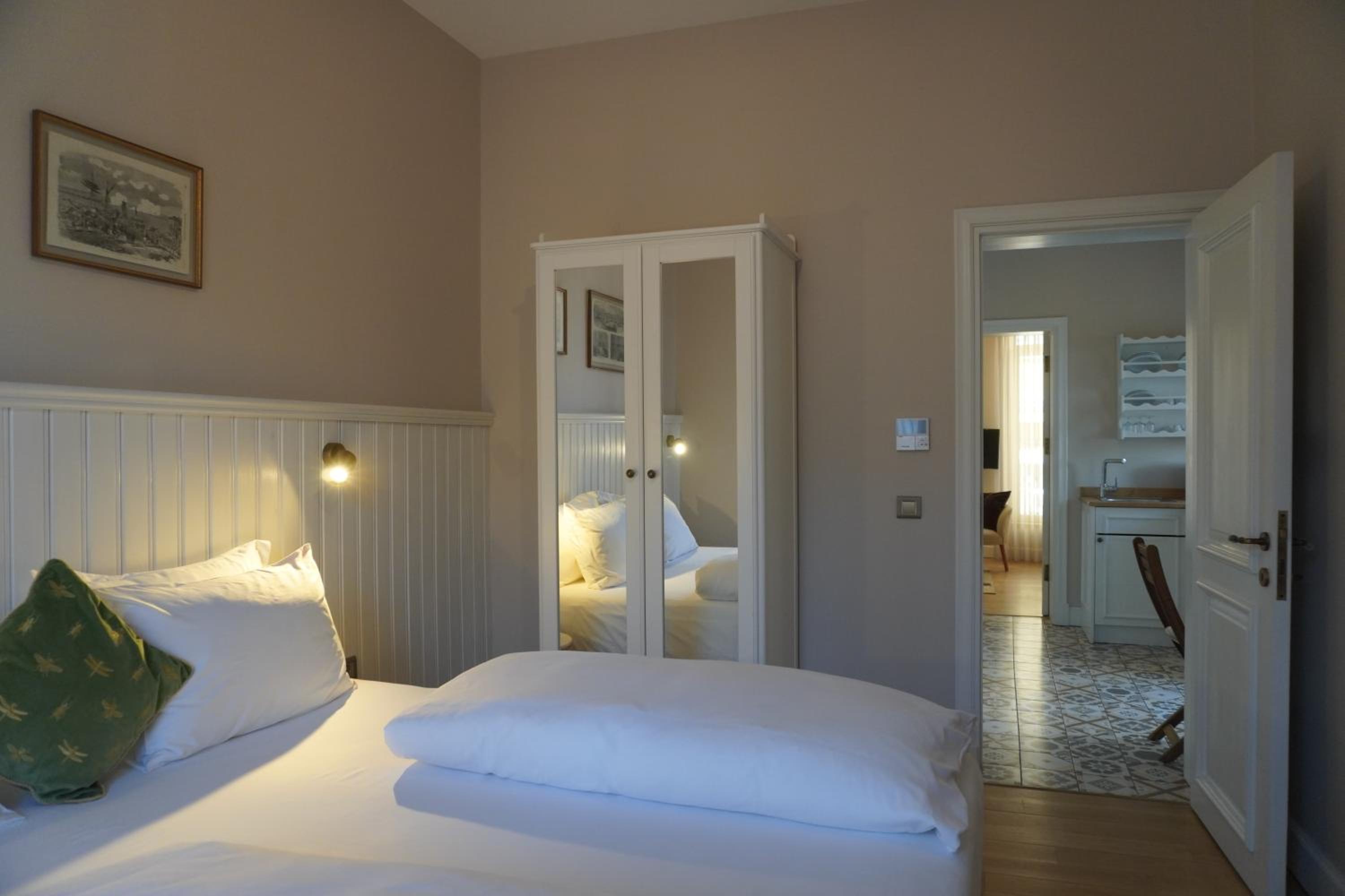 Suite with Balcony - Additional Building photo 1
