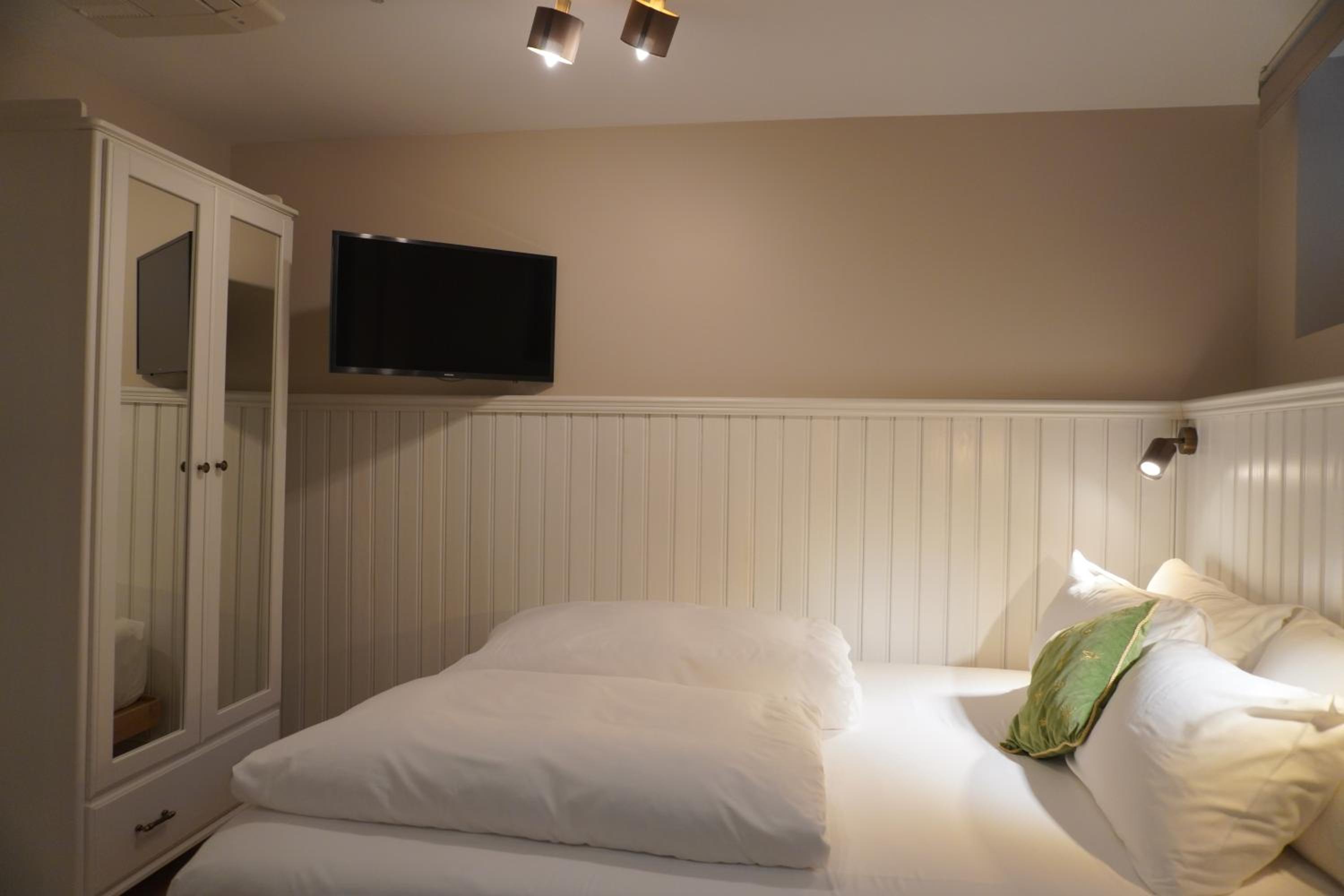 Suite - Additional Building photo 2