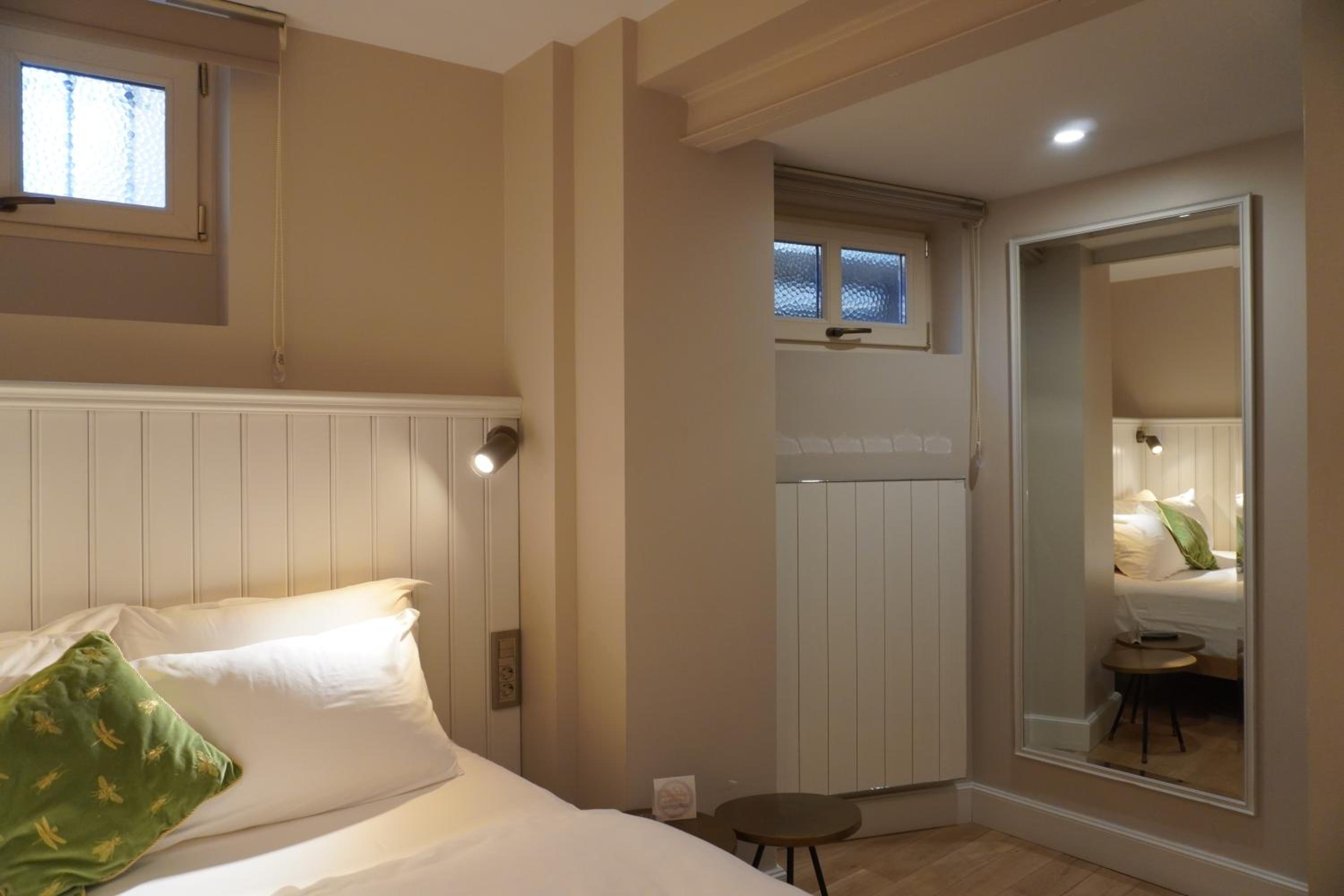Suite - Additional Building photo 3
