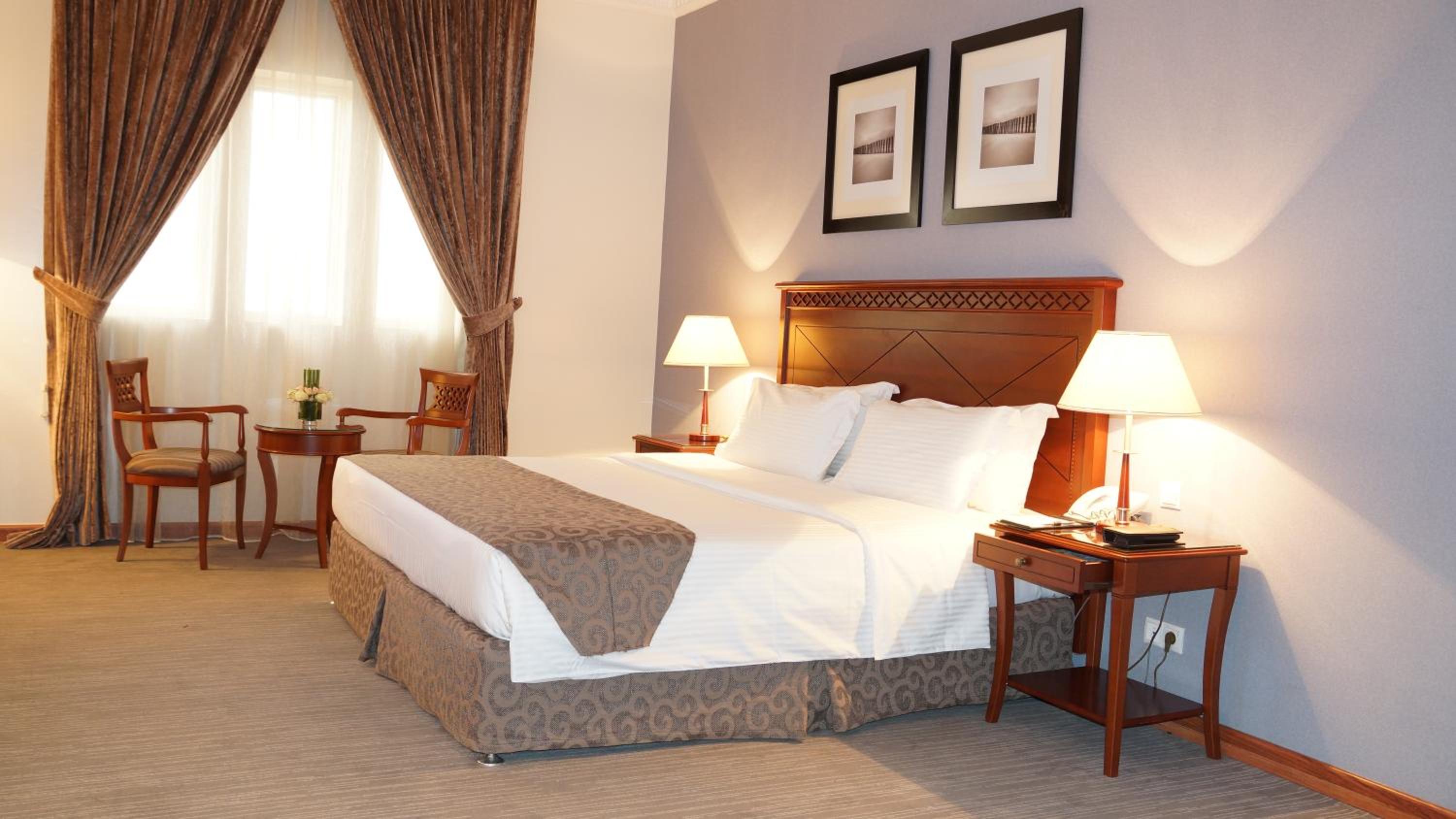 King Jacuzzi Suite - Photo 5