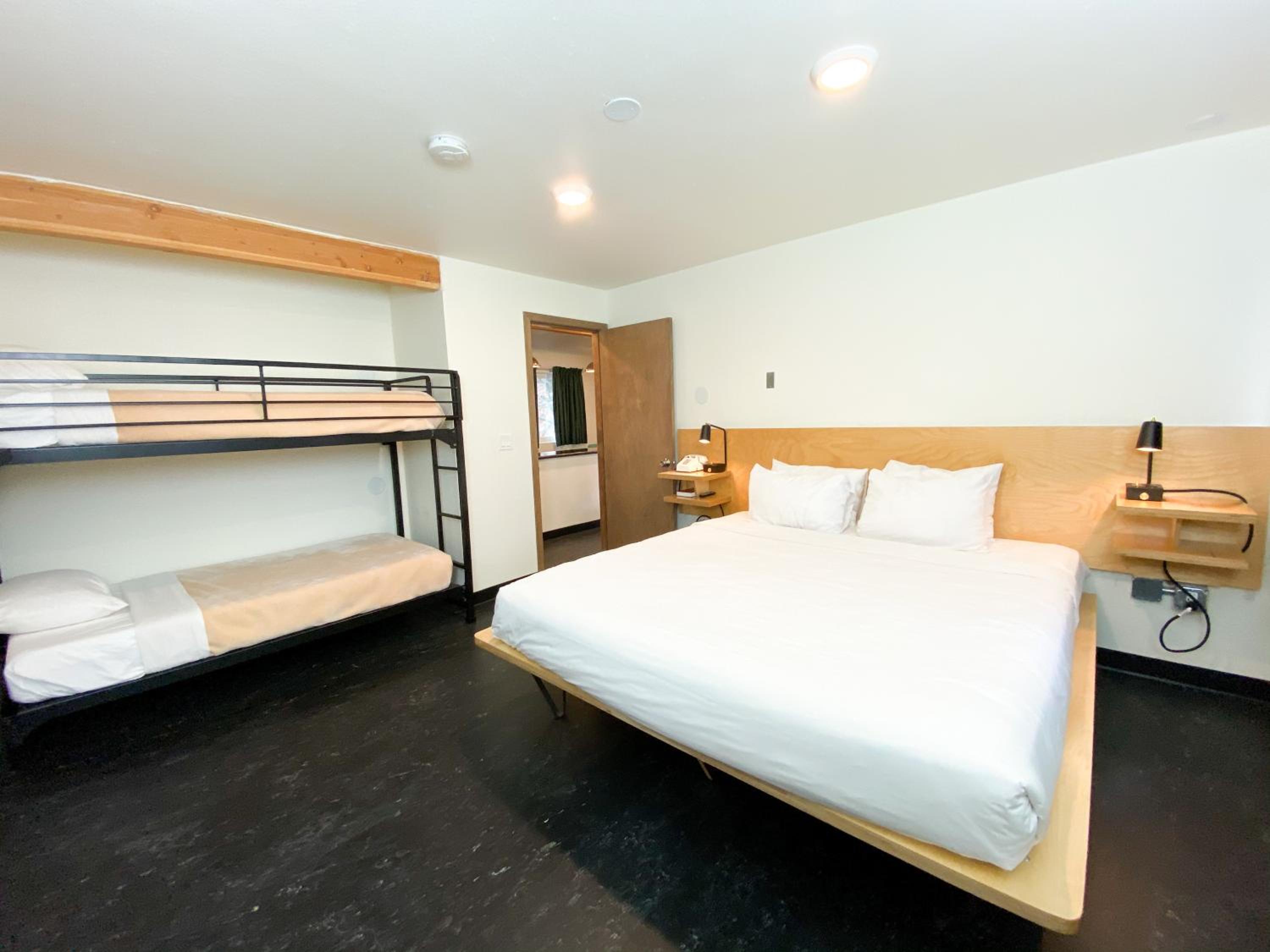 One-Bedroom Apartment with King Bed -Non-Pet Friendly