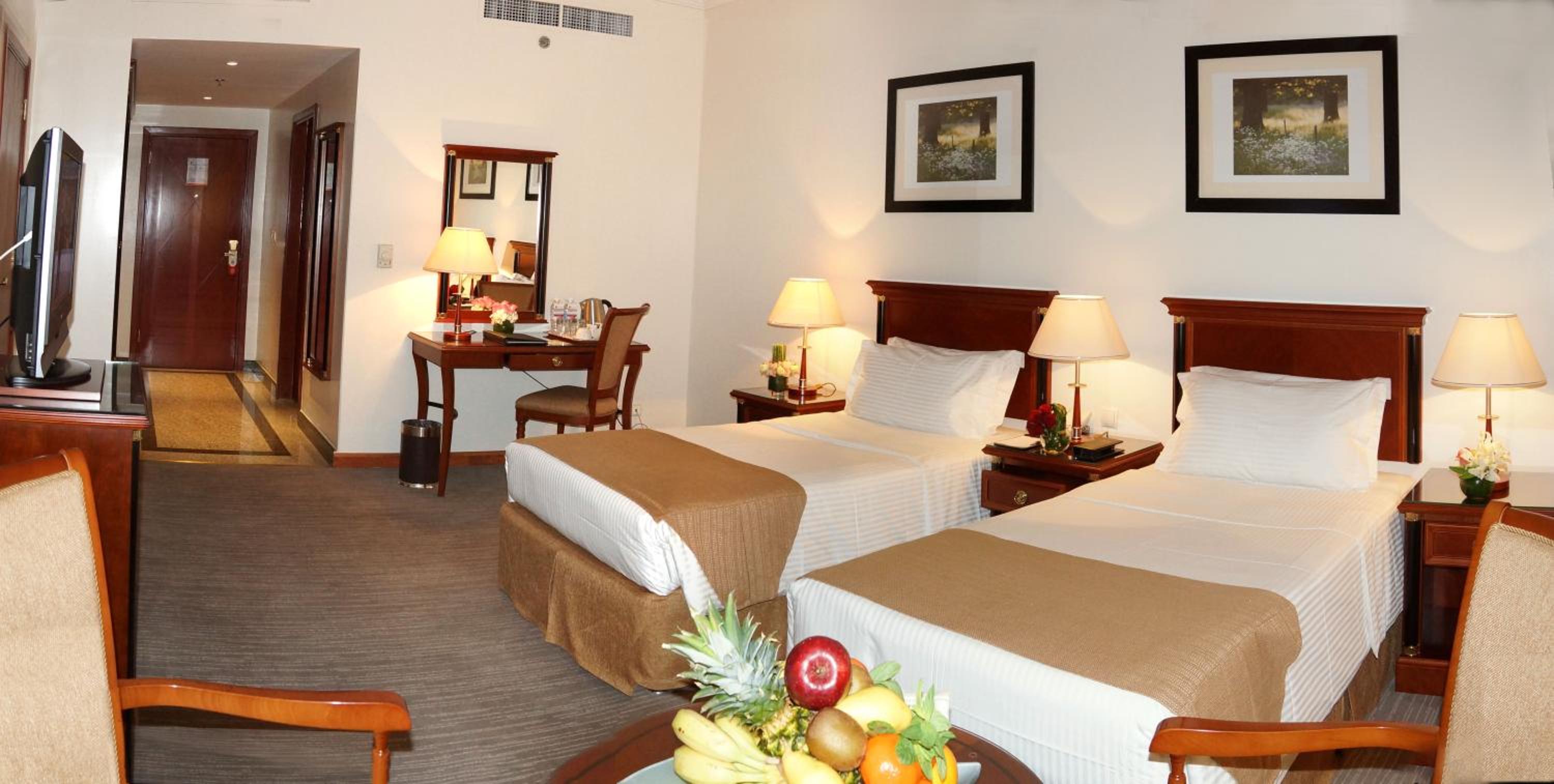 Standard King Room - Photo 8