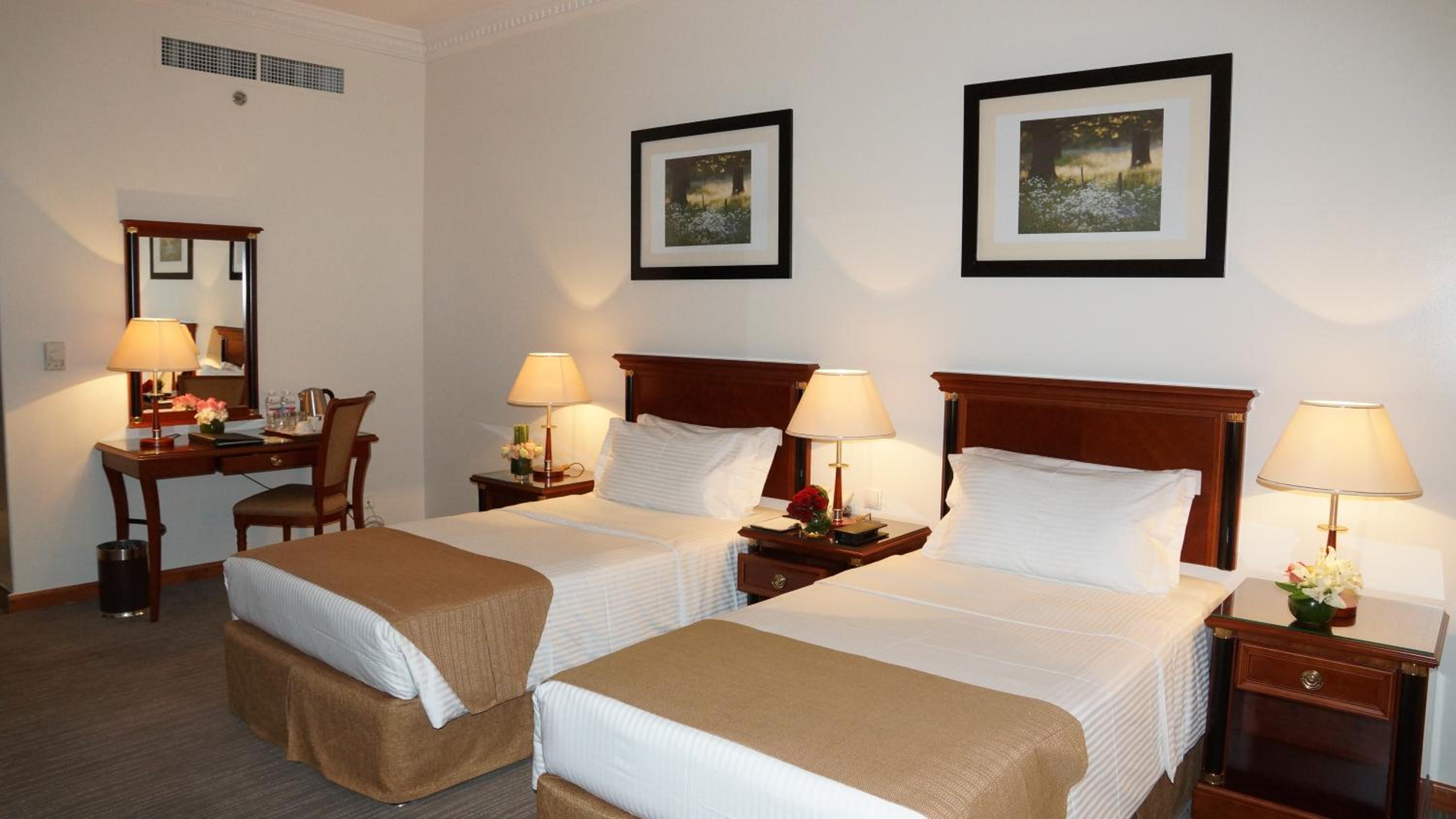 Standard Twin Room - Photo 6