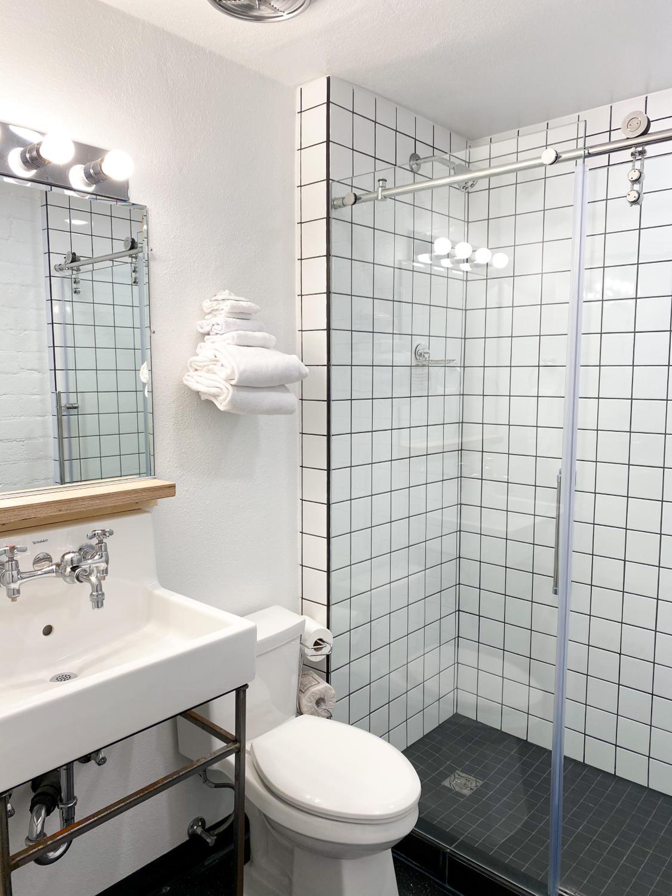 Queen Room - Pet Friendly photo 2