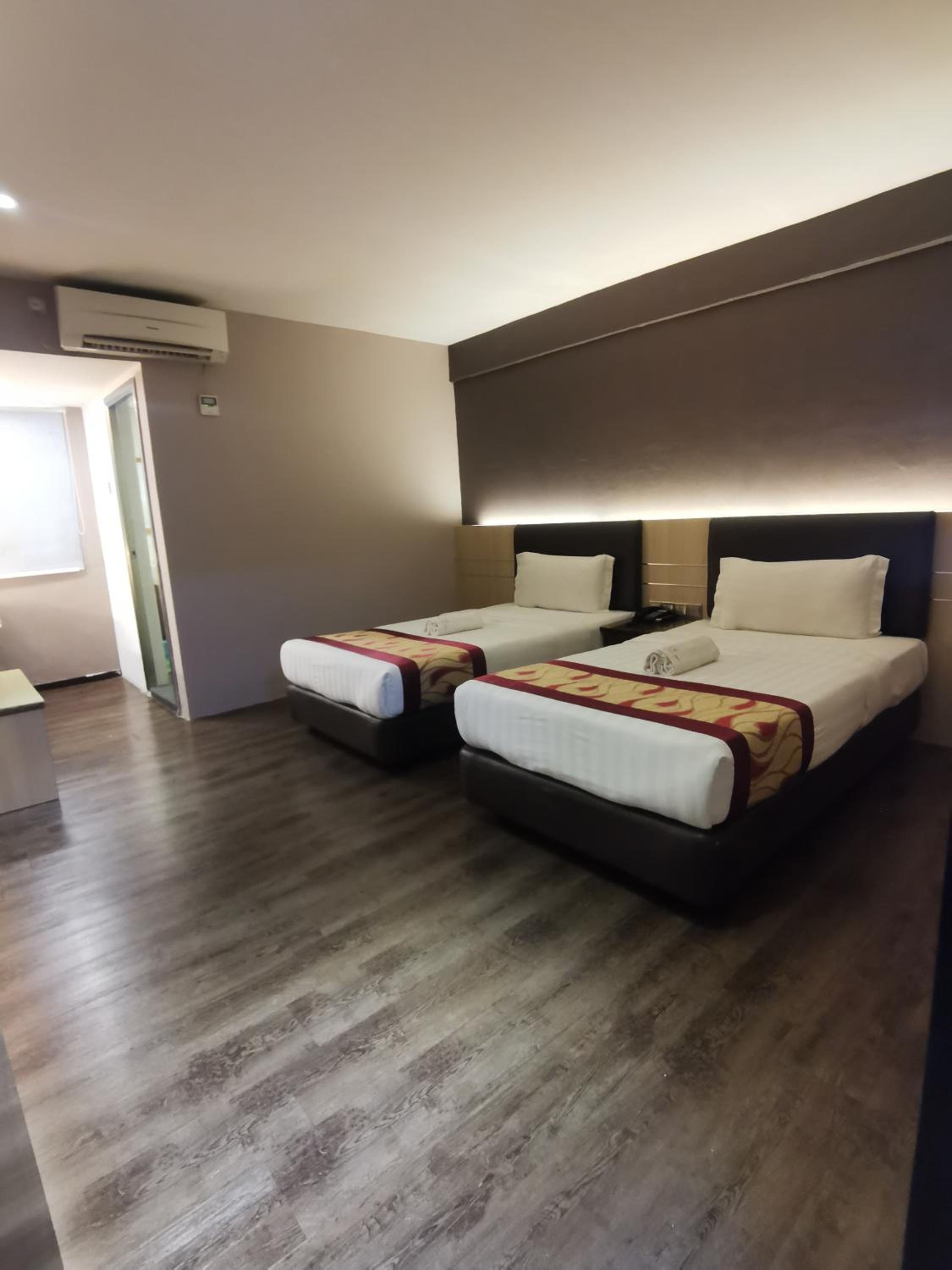 Deluxe Twin Room photo 2