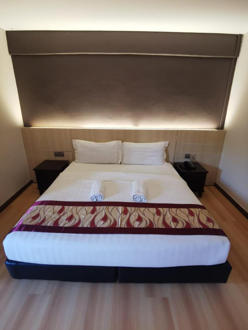 Deluxe King Room photo 2