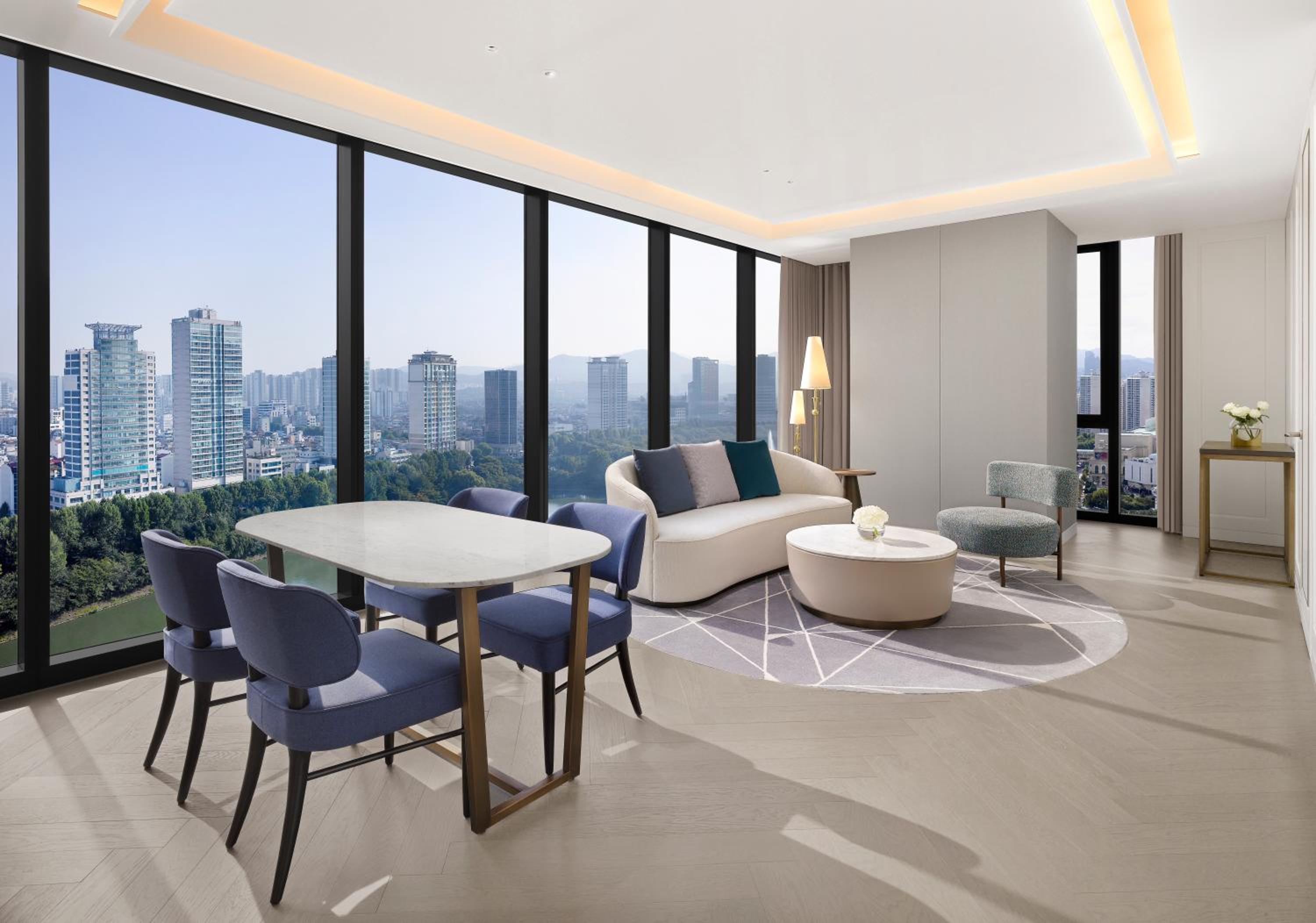 Two-Bedroom Executive King Suite with Lake View
