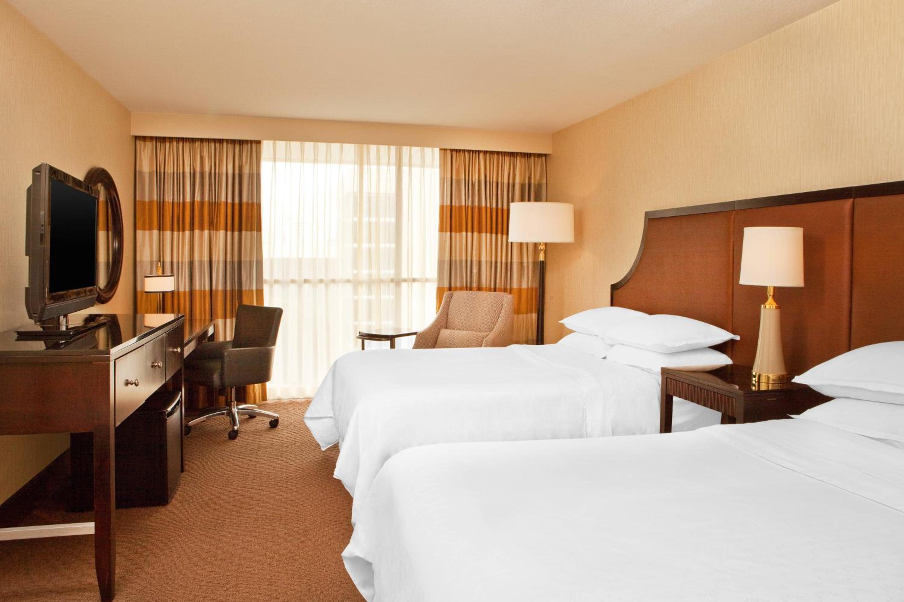Deluxe Queen Room with Two Queen Beds - Non-Smoking - Photo 1