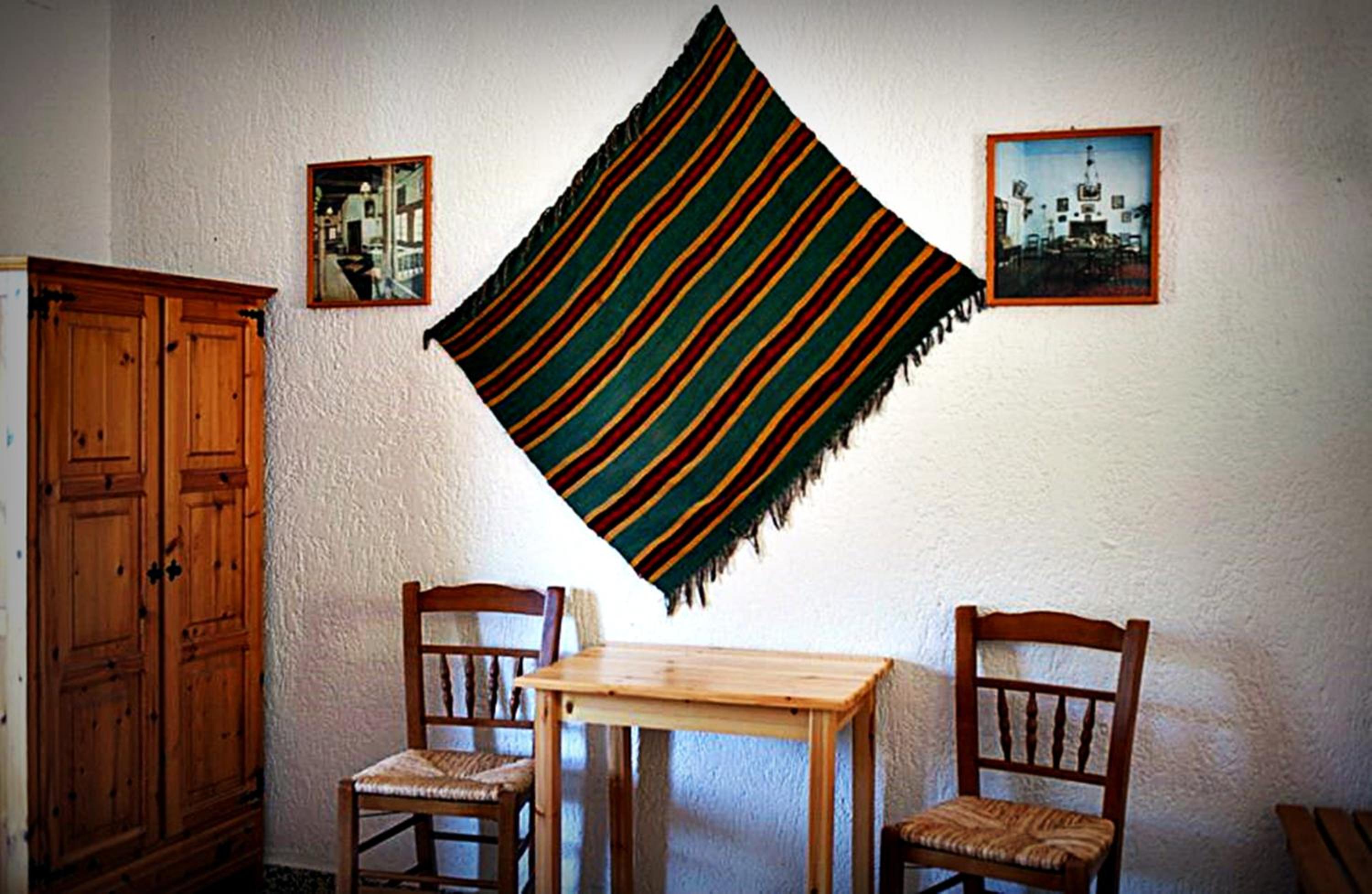 Studio mit zwei Einzelbetten und Gartenblick