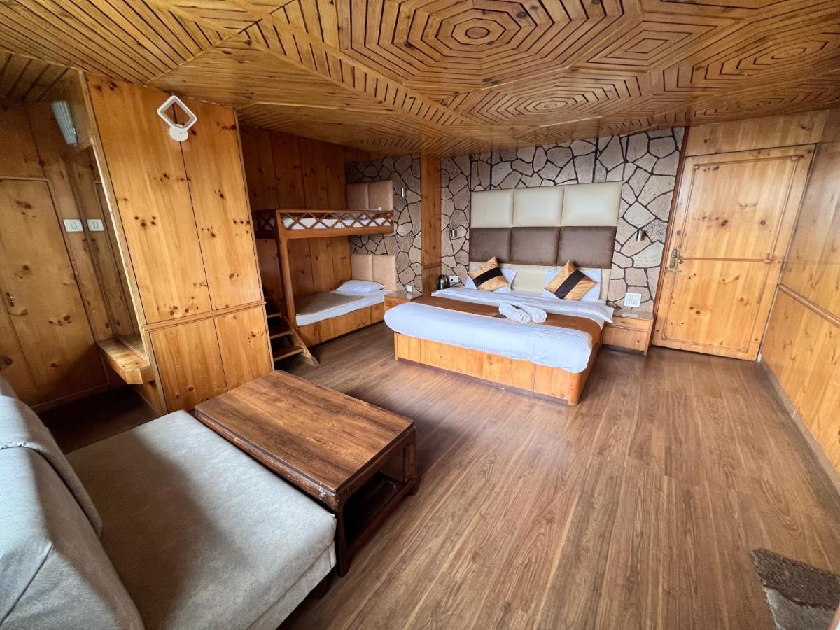 Family Room with Mountain View photo 1
