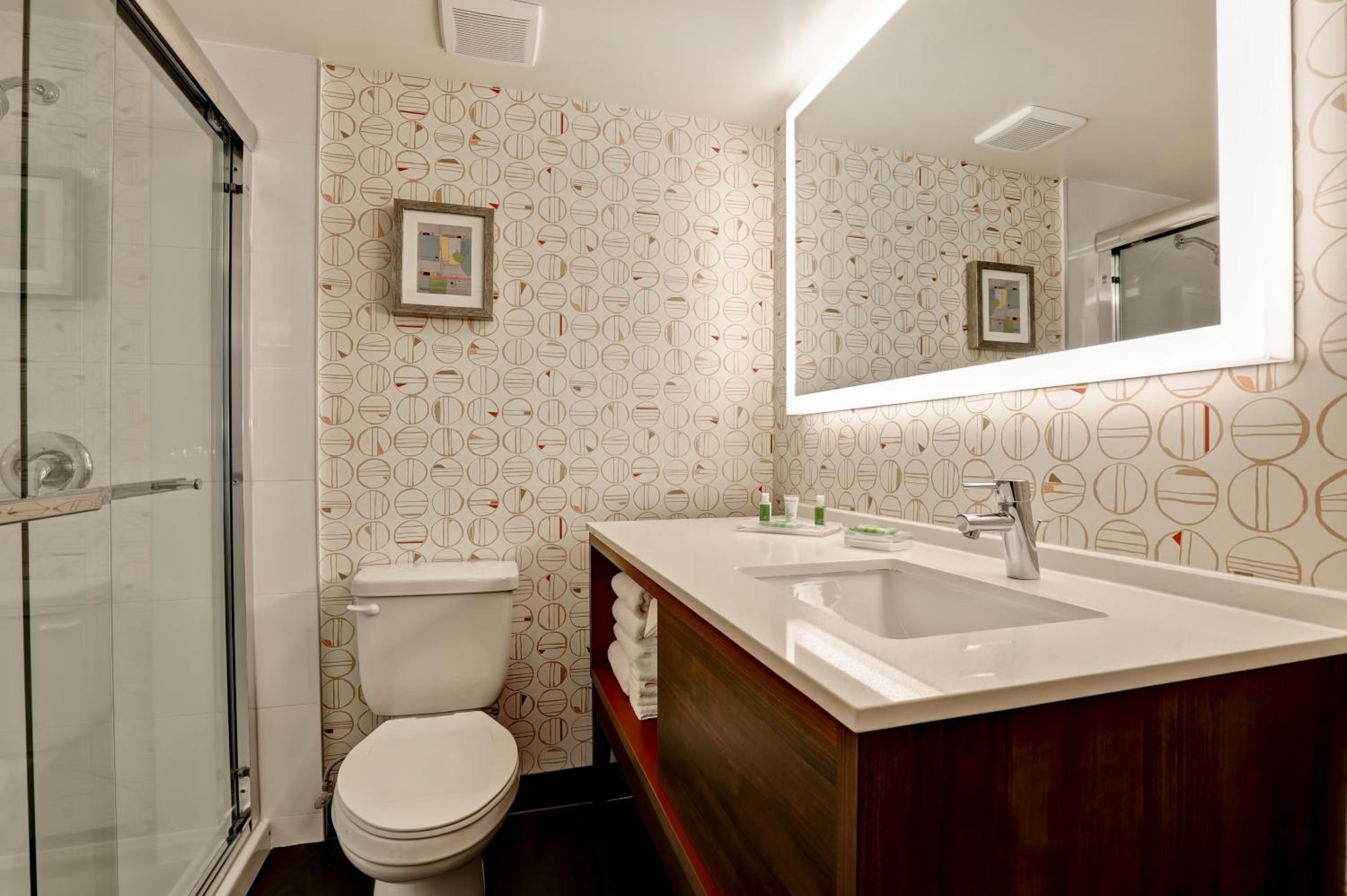 Standard King Room - Photo 6