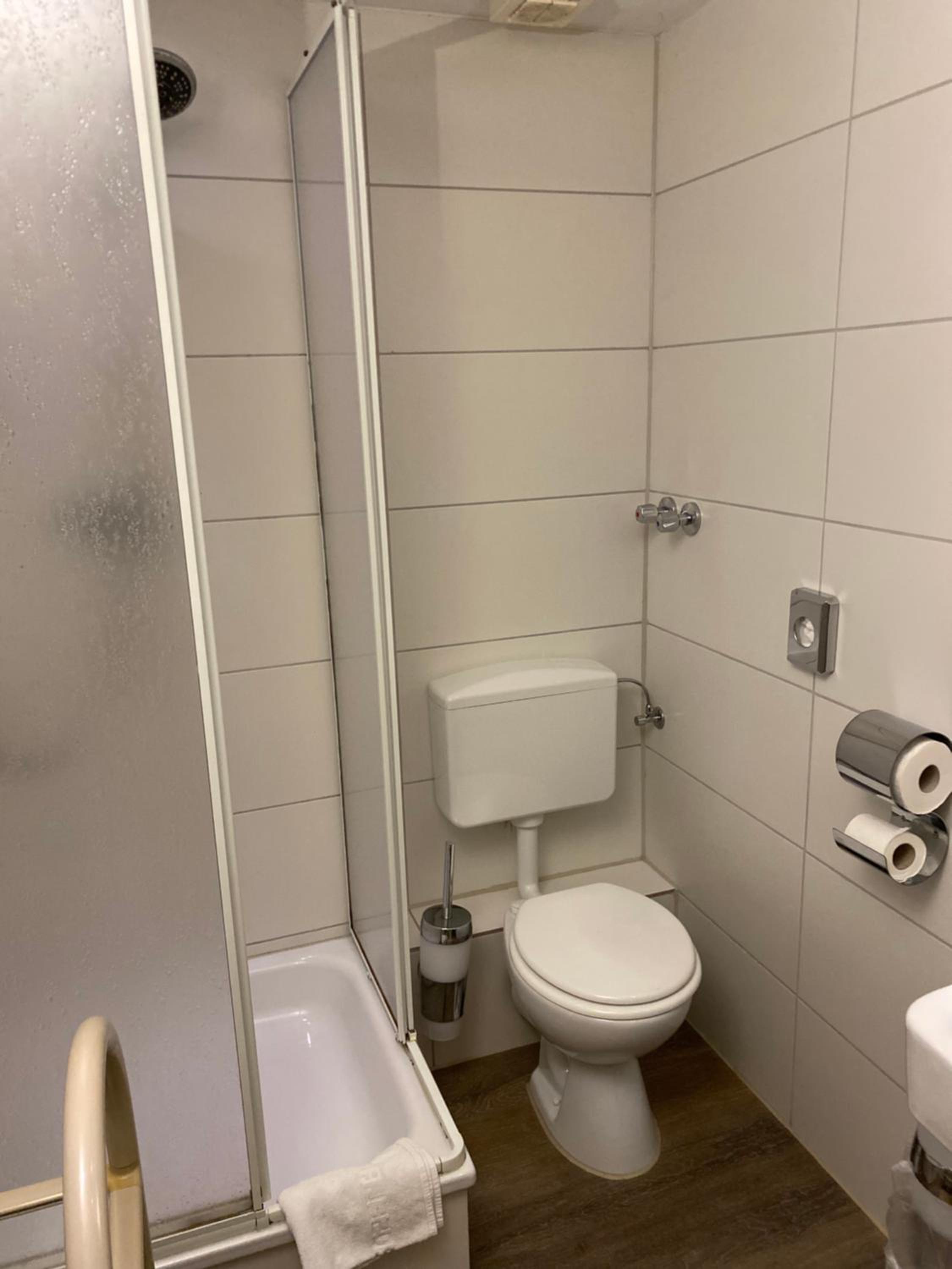 Budget Double Room - Photo 2