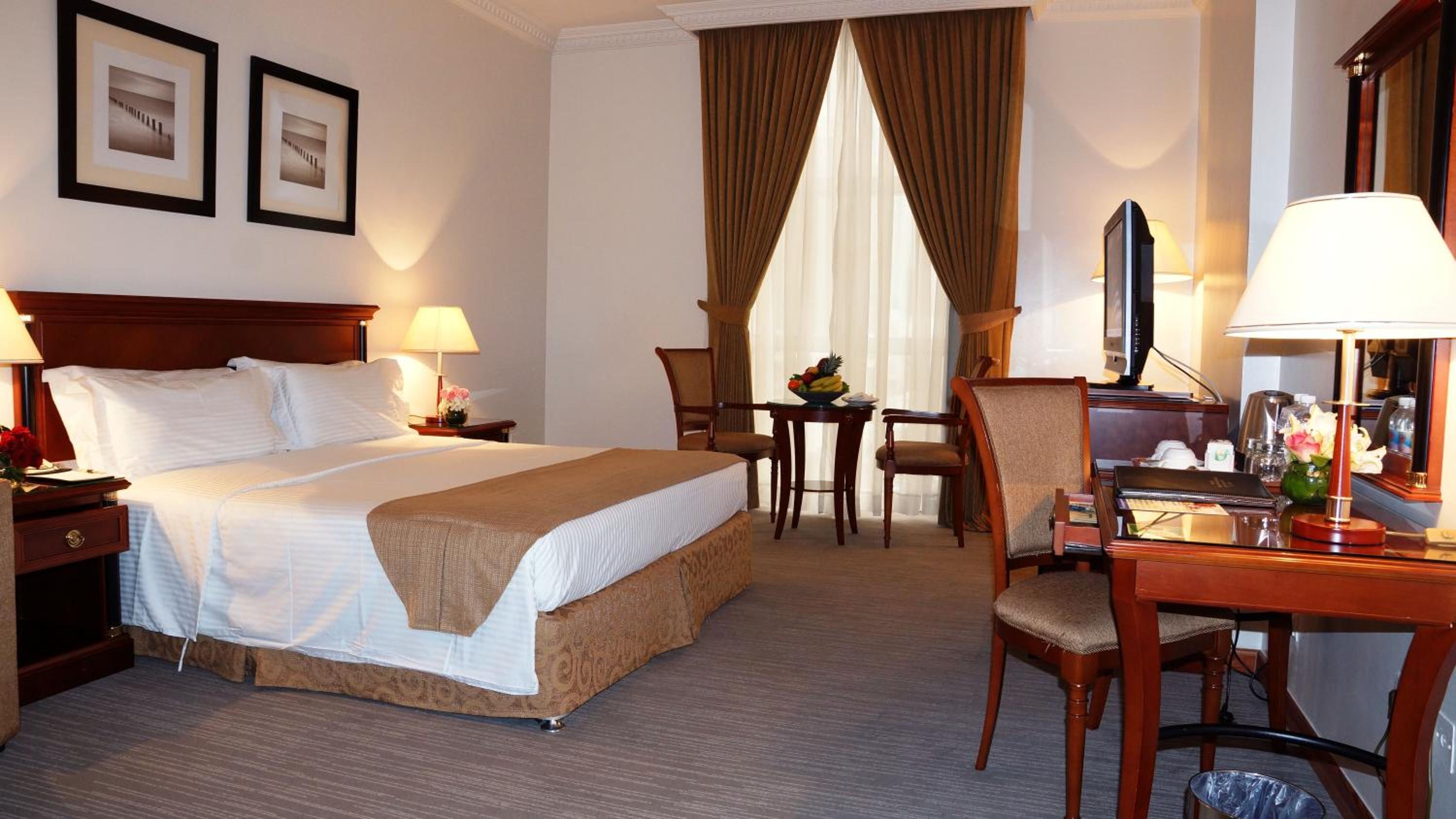 Standard King Room - Photo 10