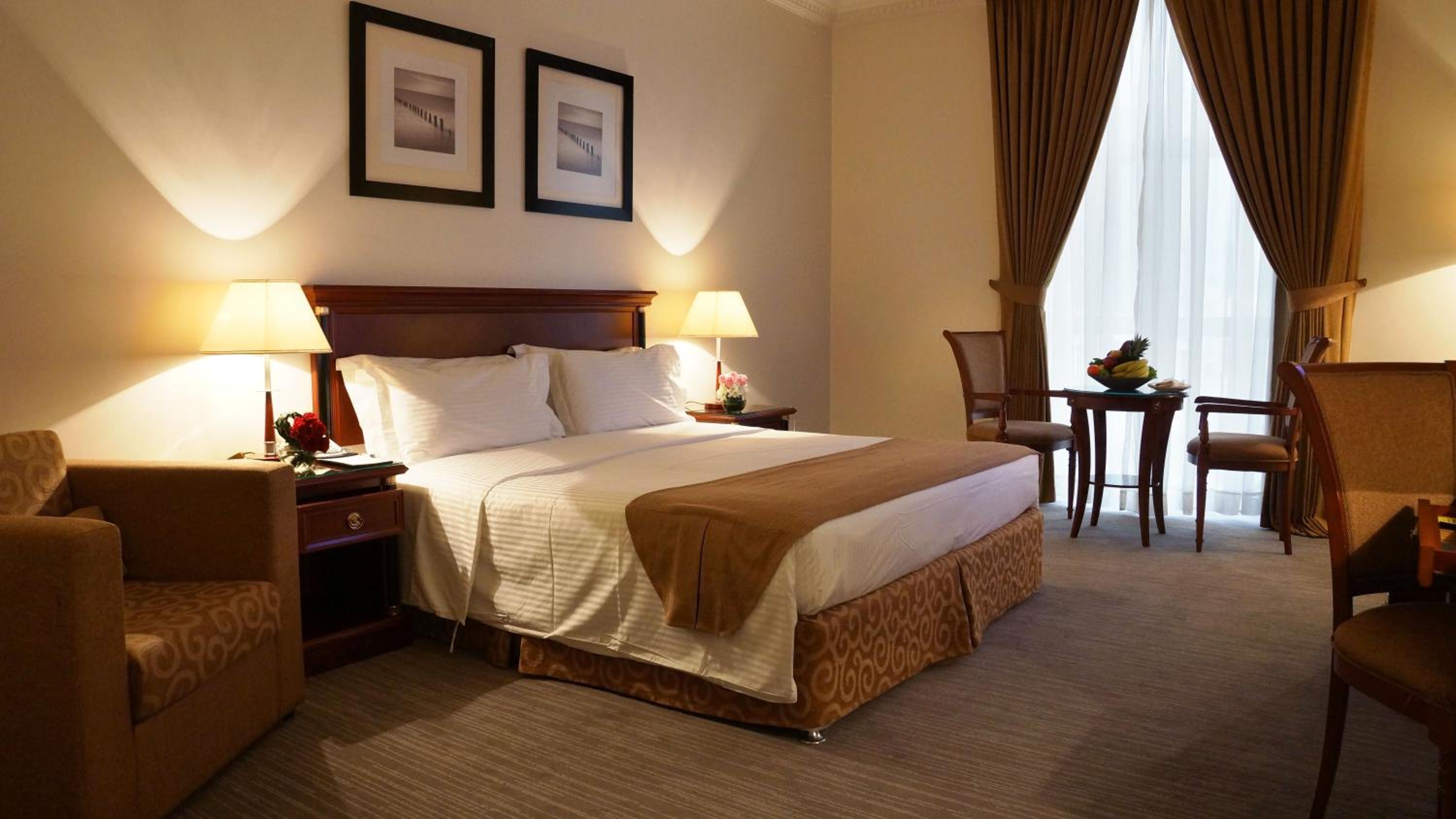 Standard King Room - Photo 9
