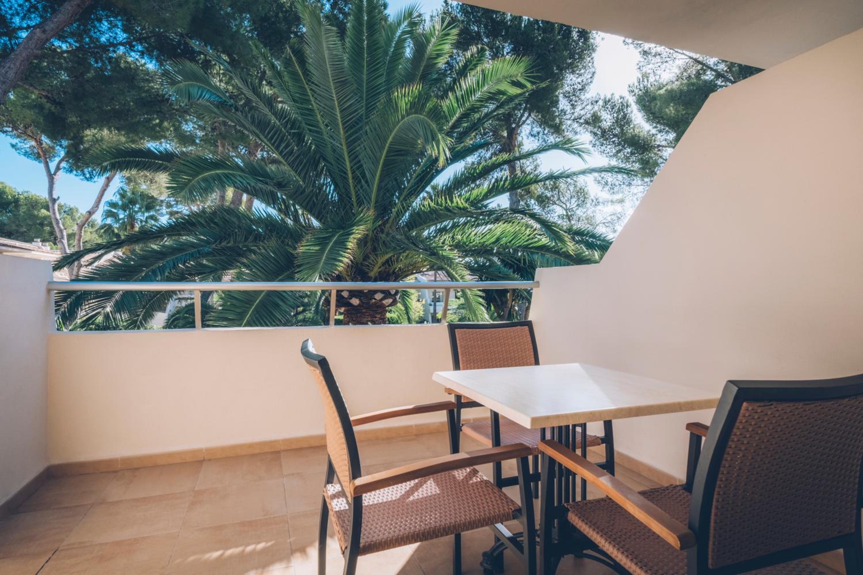 Family Room with Side Sea View