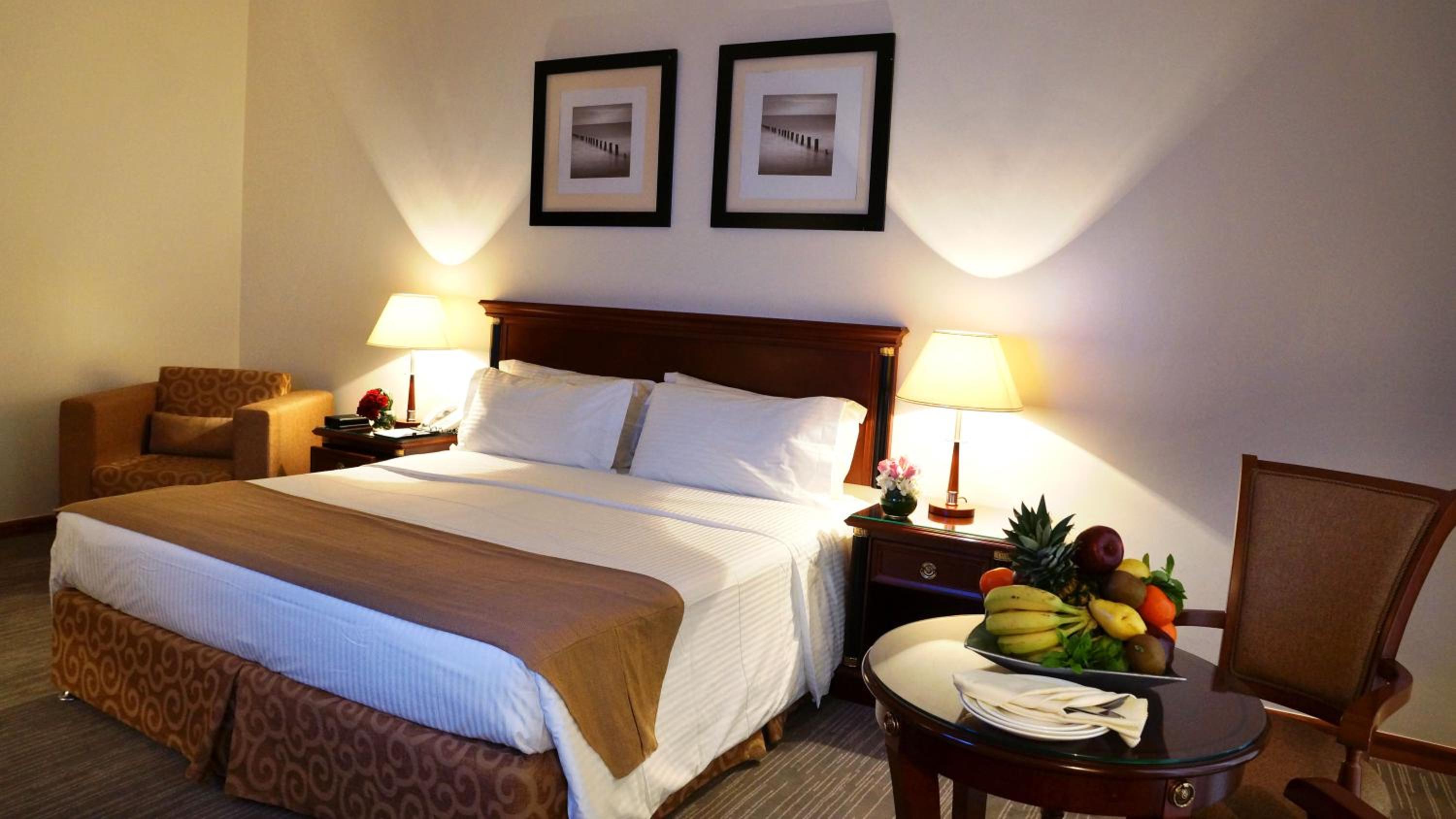 Standard King Room - Photo 7