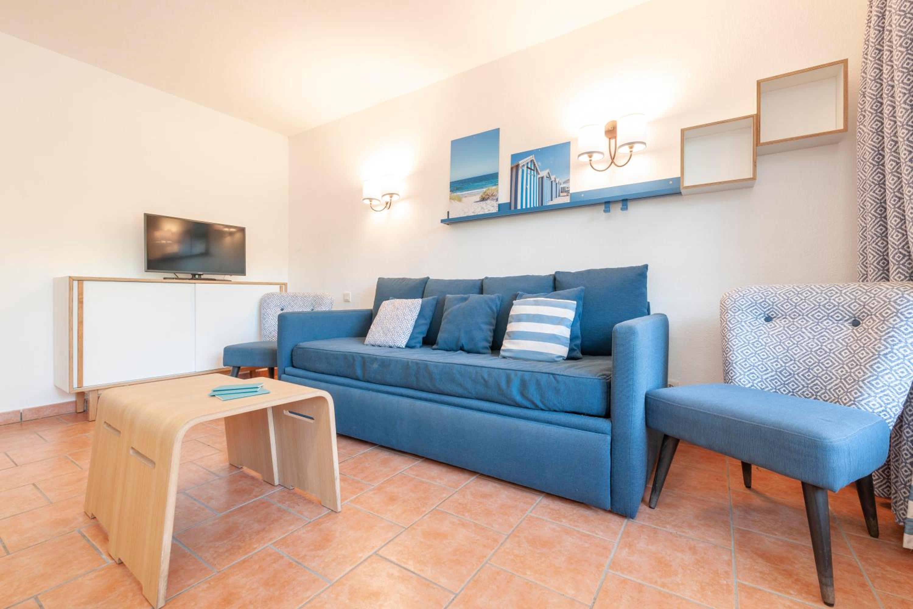 Two-Bedroom House with Sleeping Alcove (8 People)