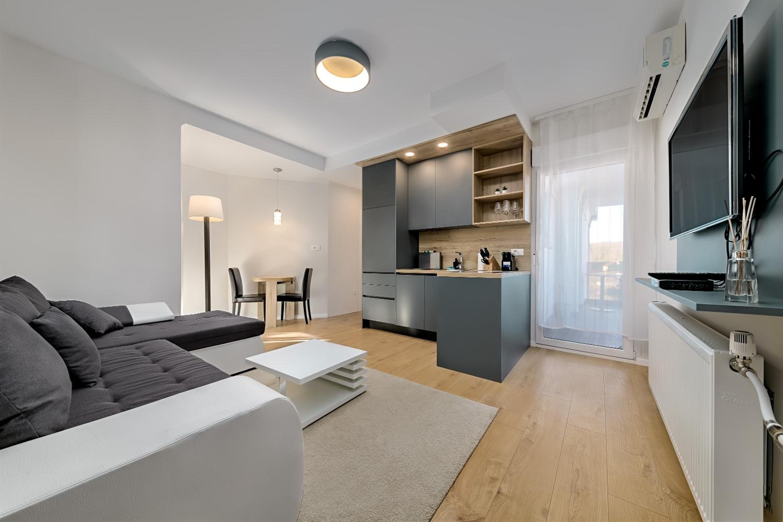 One-Bedroom Suite - Photo 2