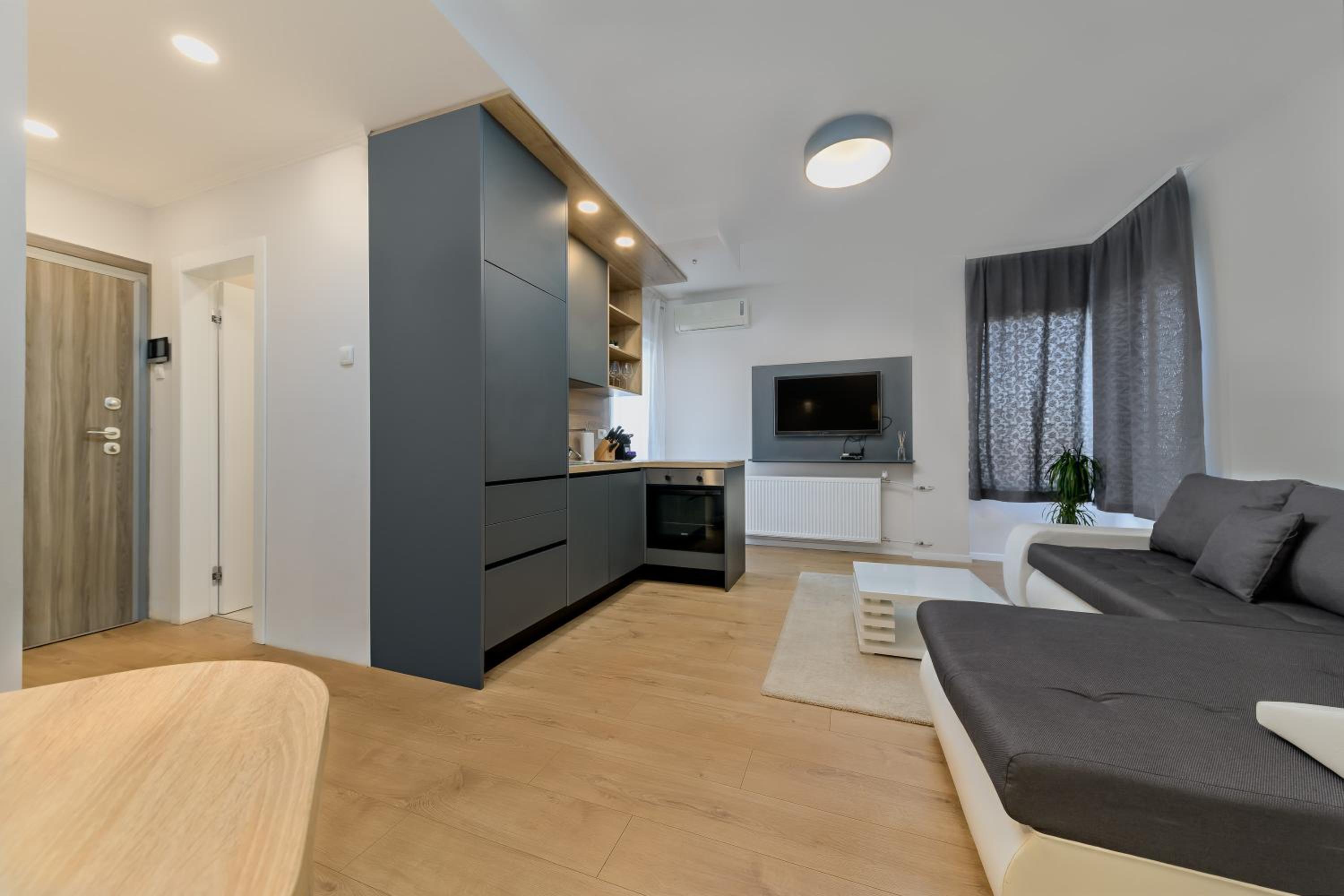 One-Bedroom Suite - Photo 3