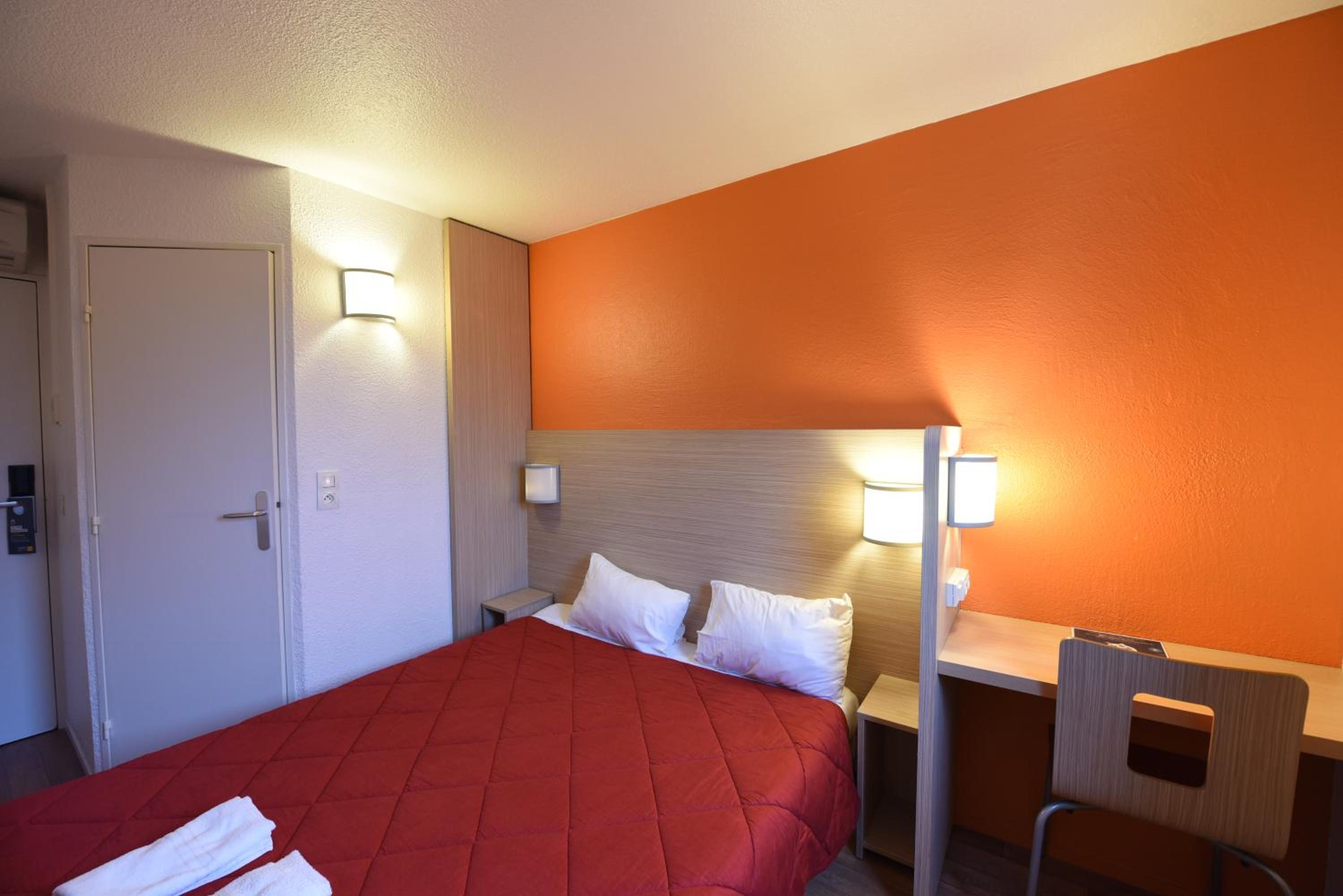 Double Room - Photo 7