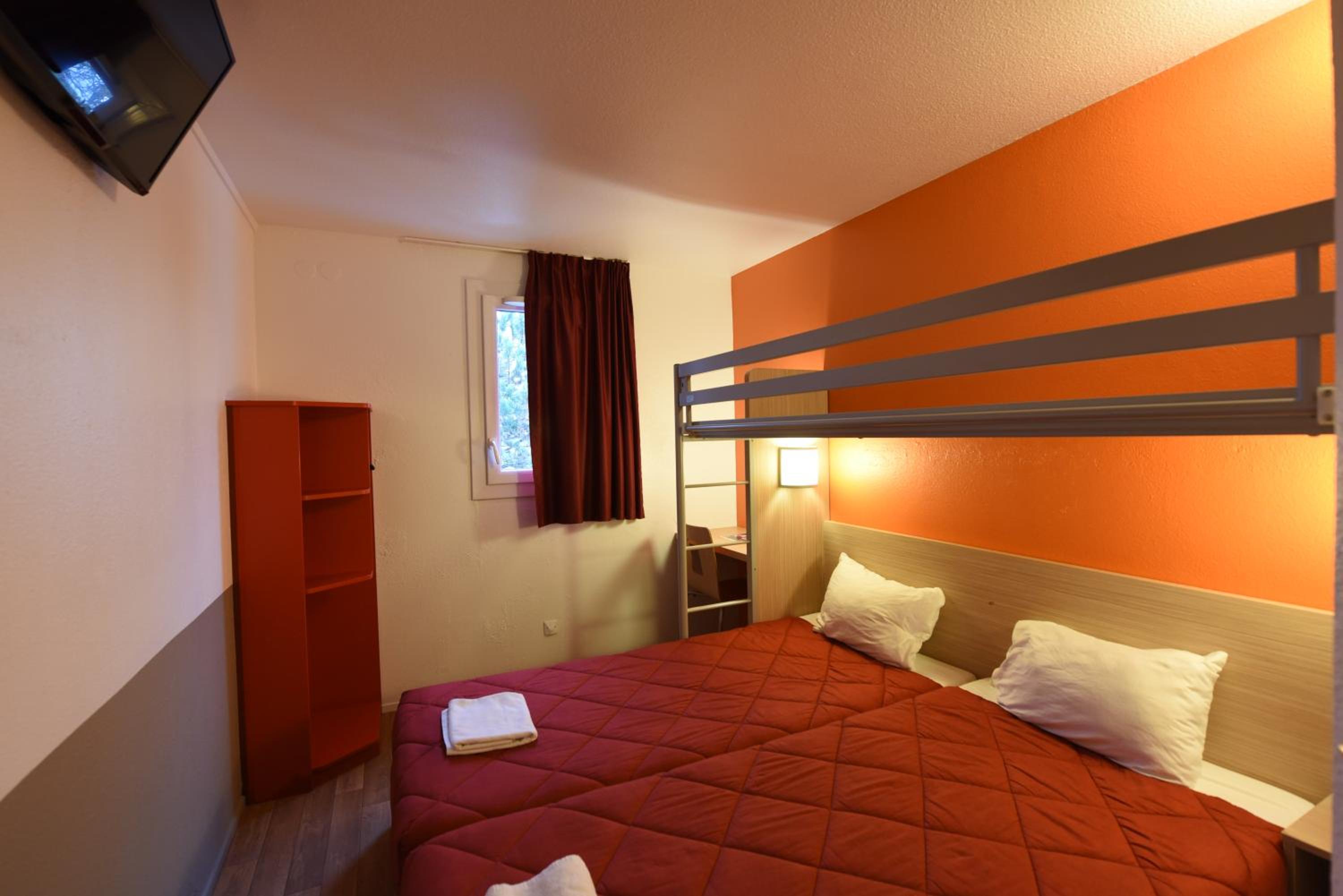 Twin Room - Photo 2