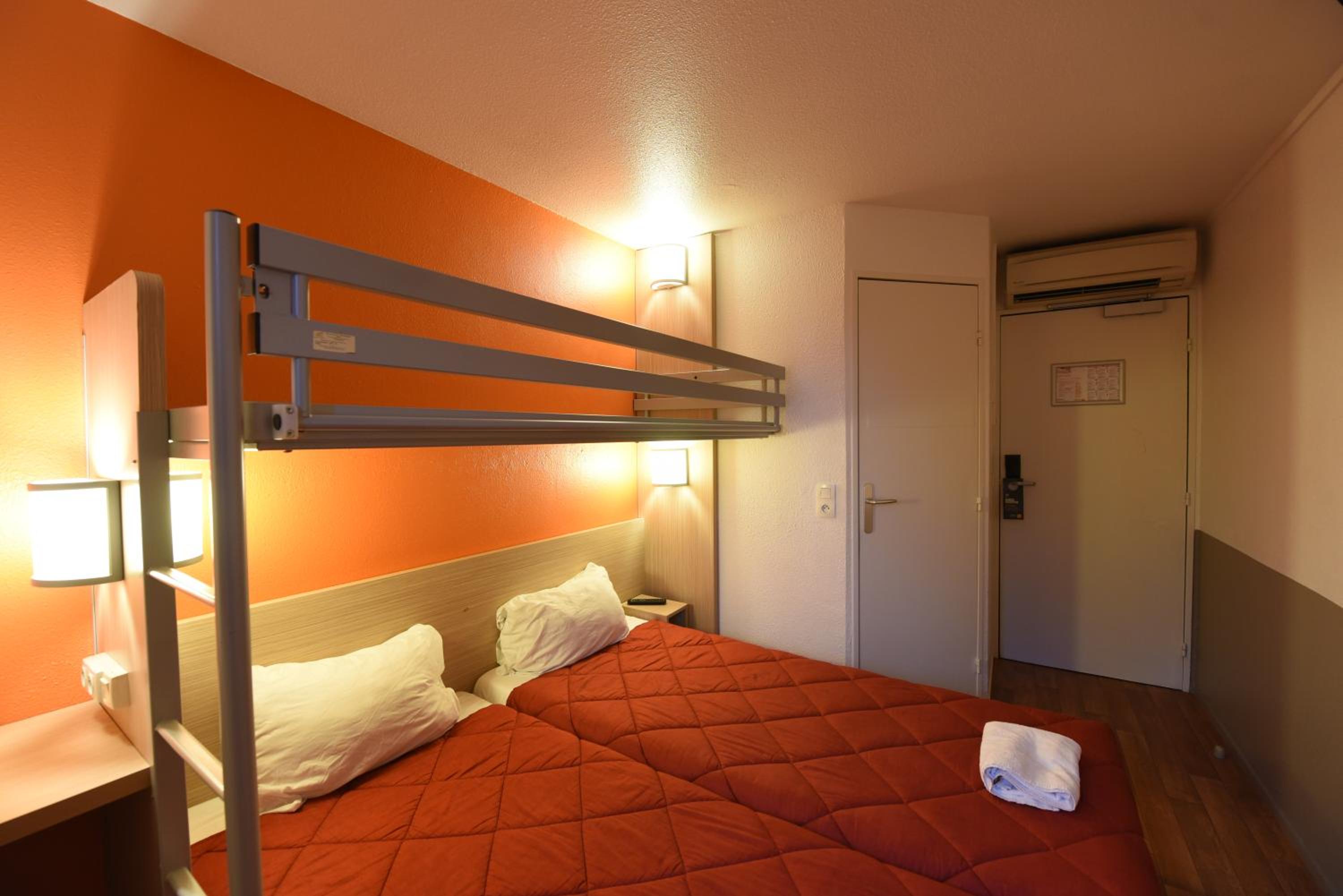 Twin Room - Photo 3