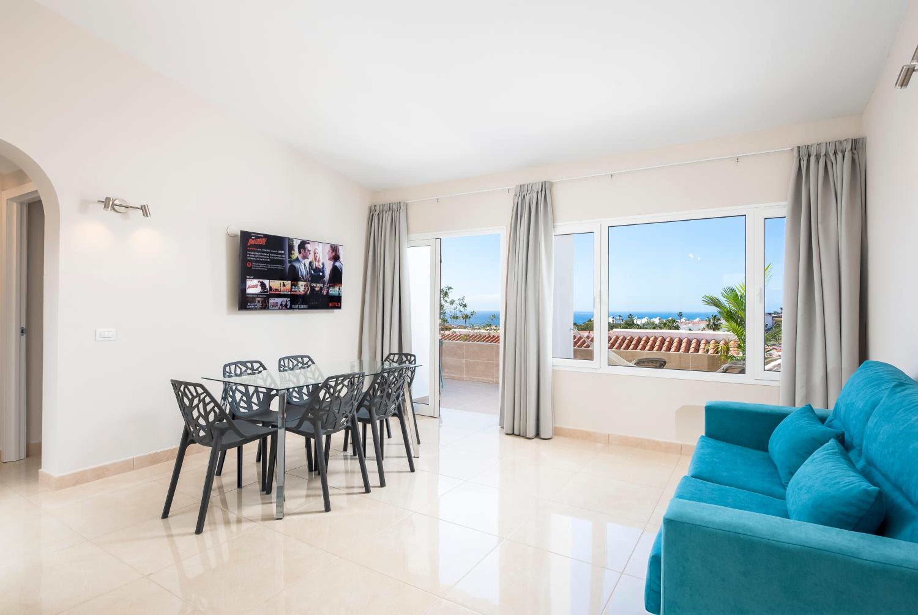 2 Bedrooms Bungalow with Large Balcony, Hammock and Sea View