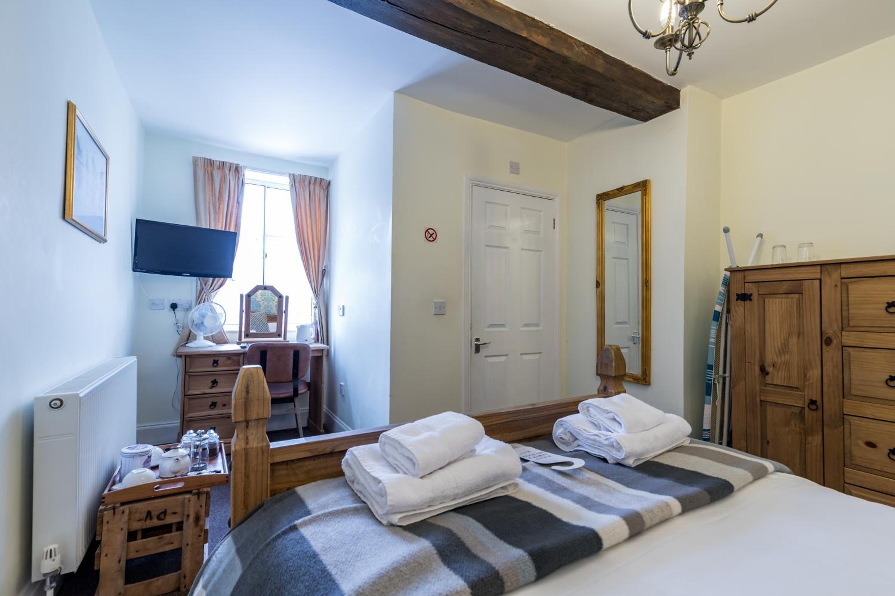 Standard Double Room - Photo 2