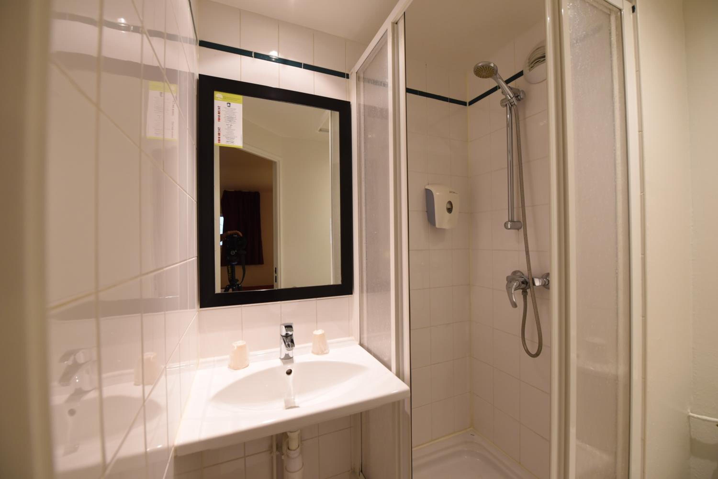 Twin Room - Photo 5