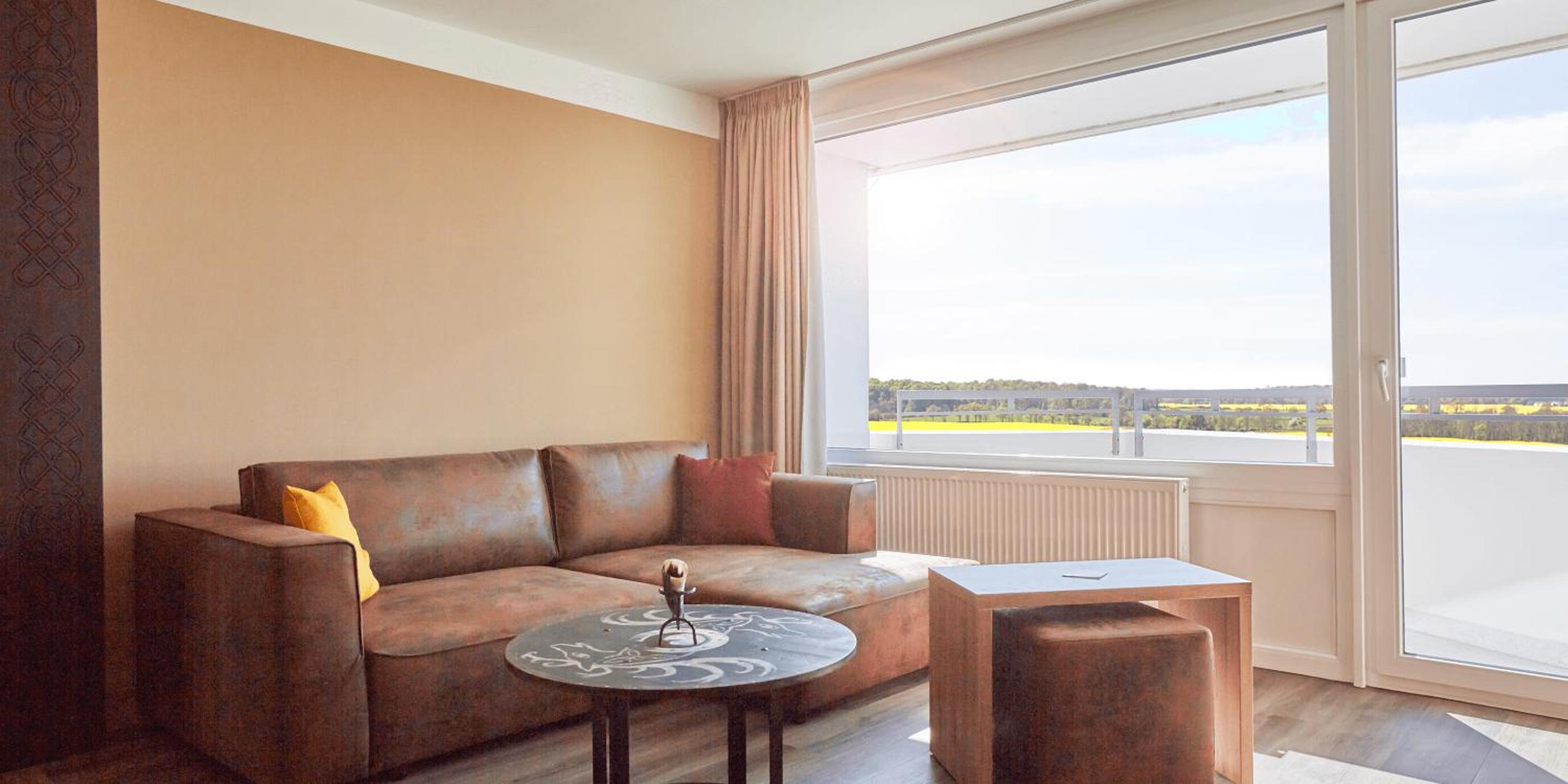 Family Suite Landside thumbnail 6
