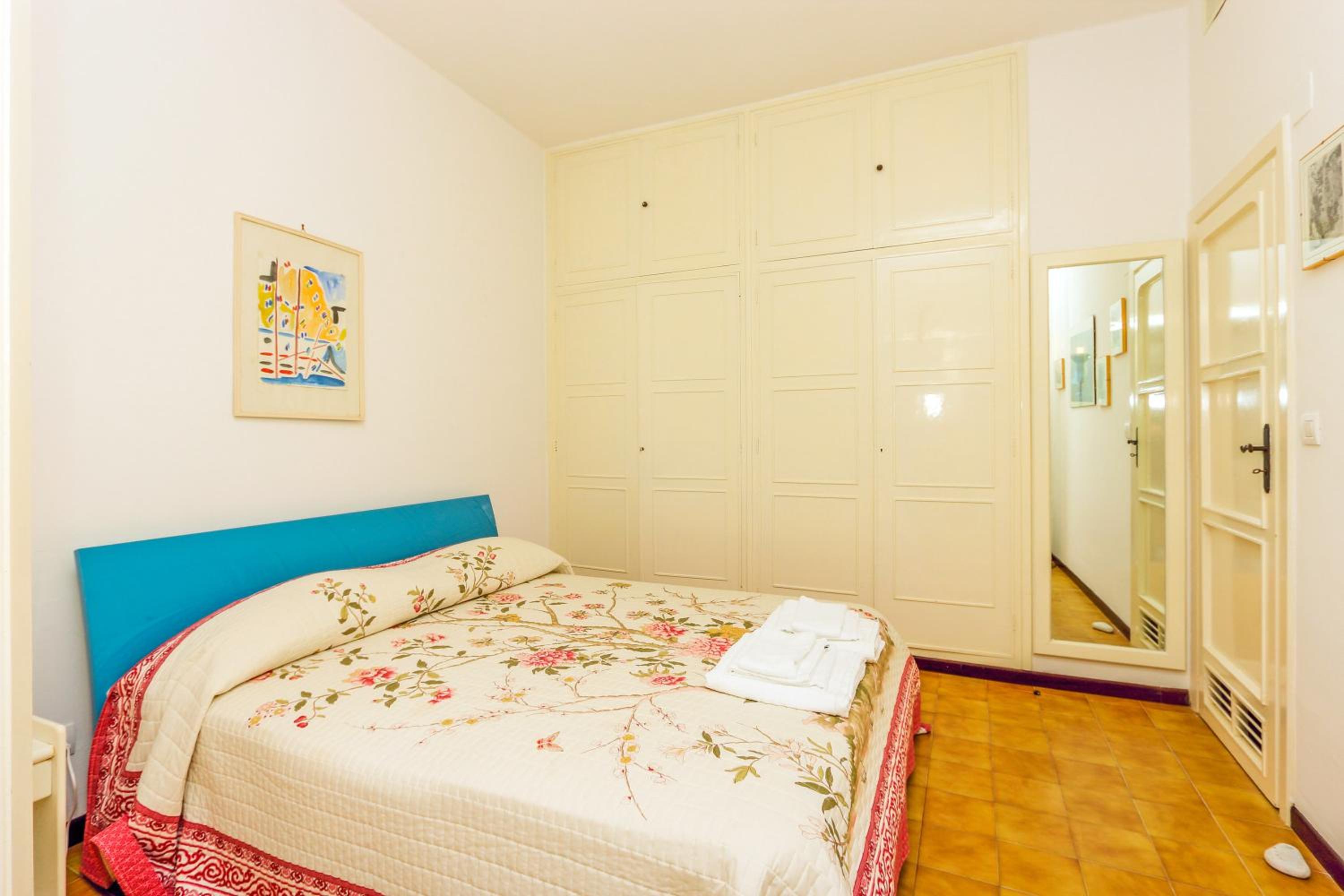 One-Bedroom Apartment photo 3
