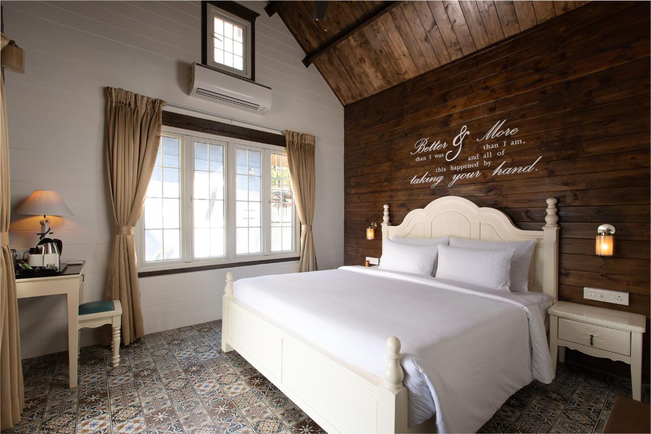 Luxury Sea View Room with Indoor Jacuzzi (Faith)  photo 1