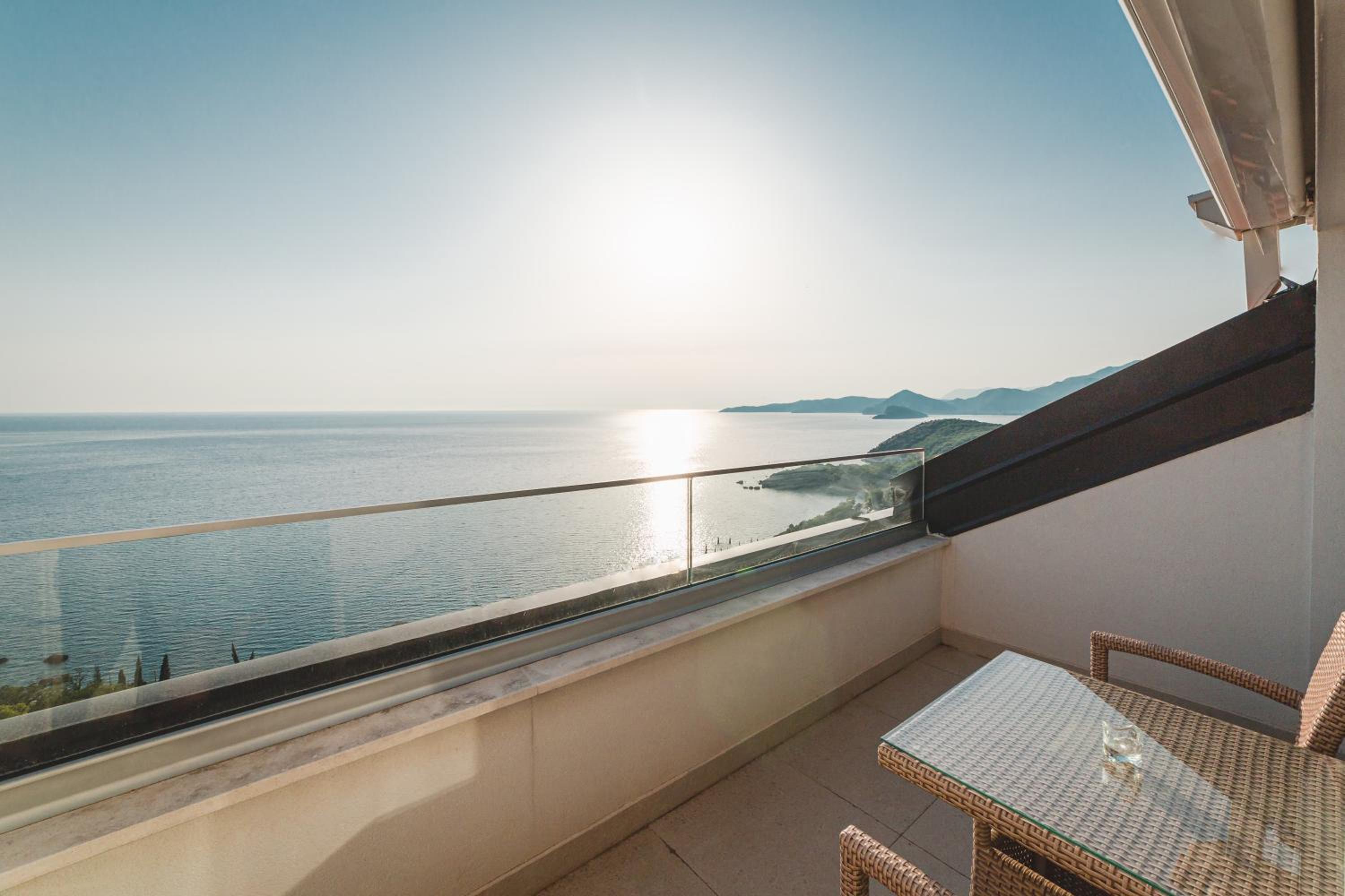 Junior Suite with Sea View - Photo 4