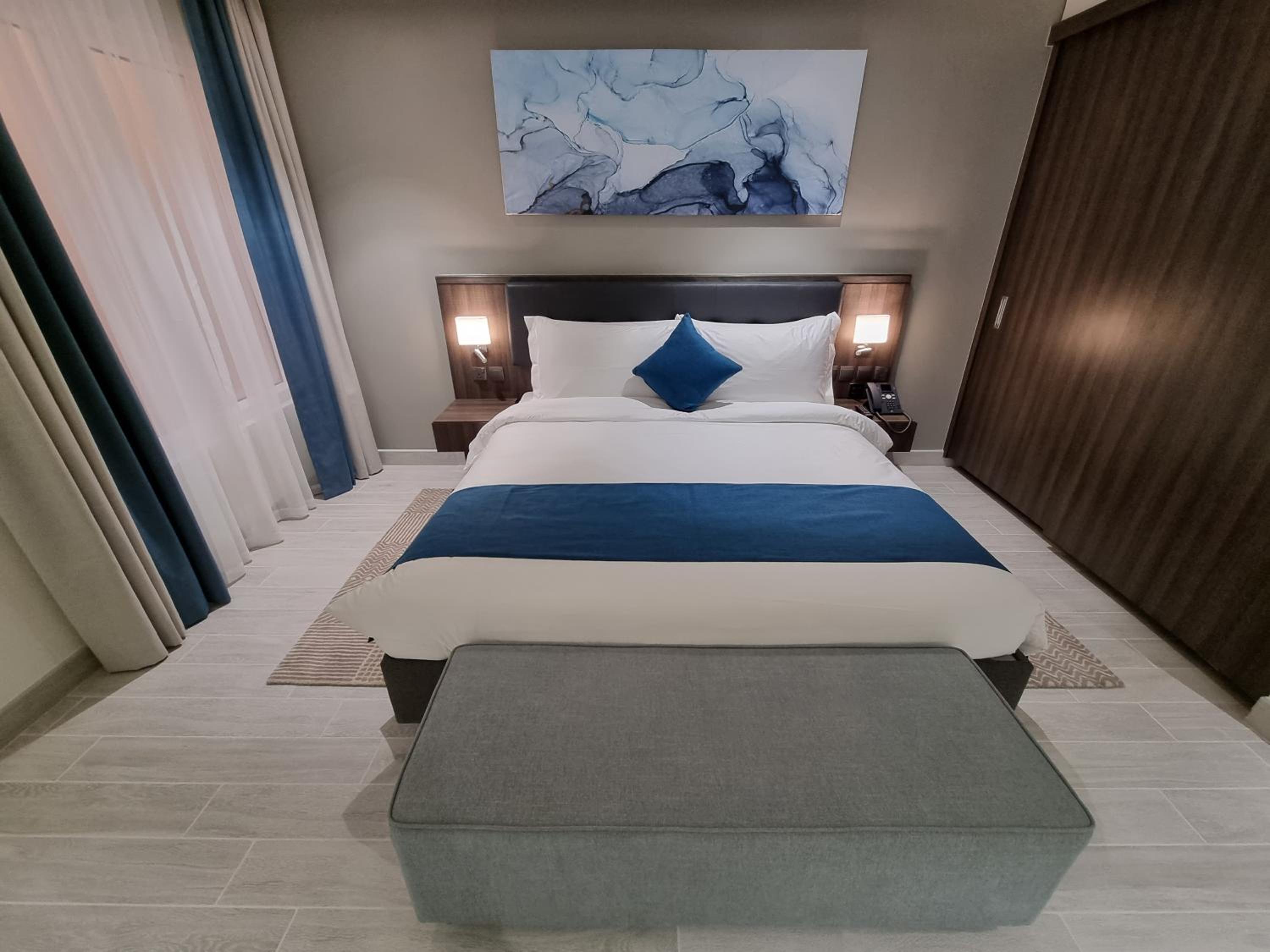 One-Bedroom Executive - Photo 7