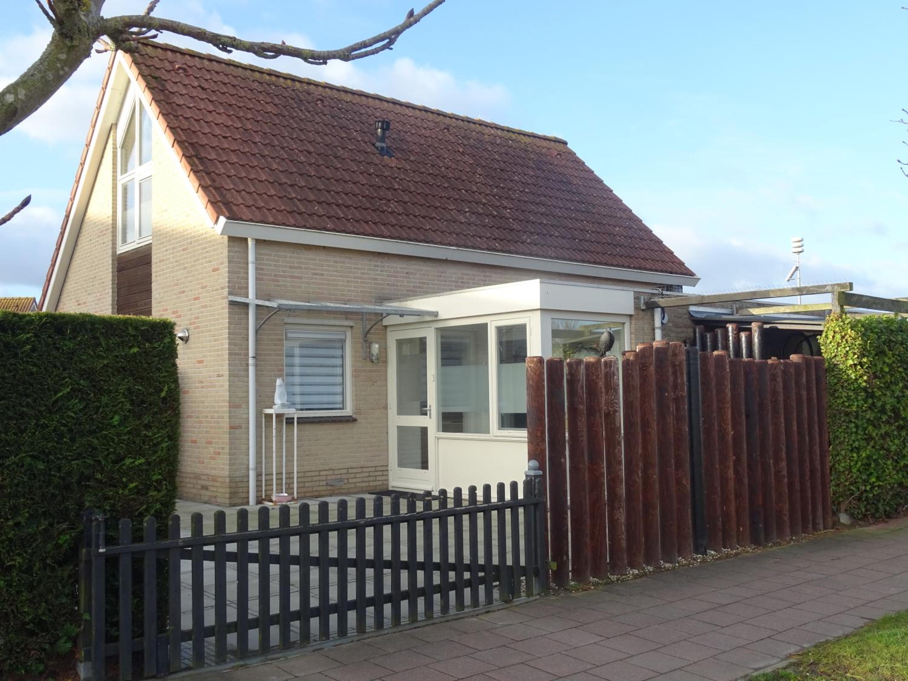 Three-Bedroom House photo 3