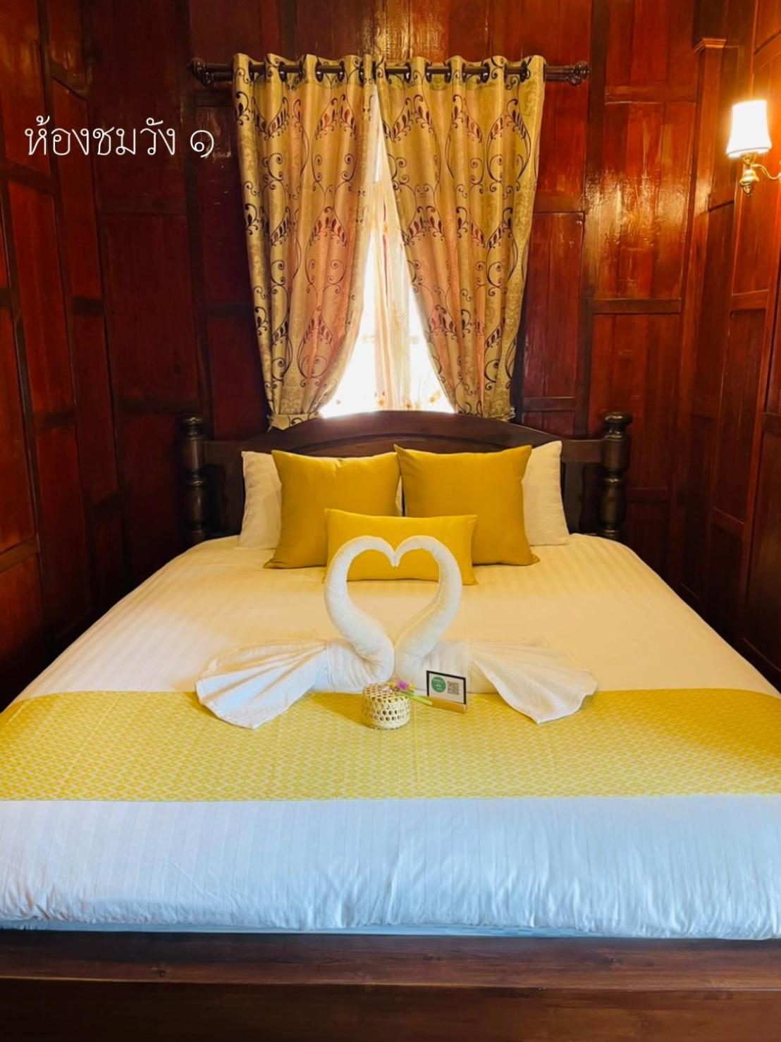 King Room with Balcony - Photo 4