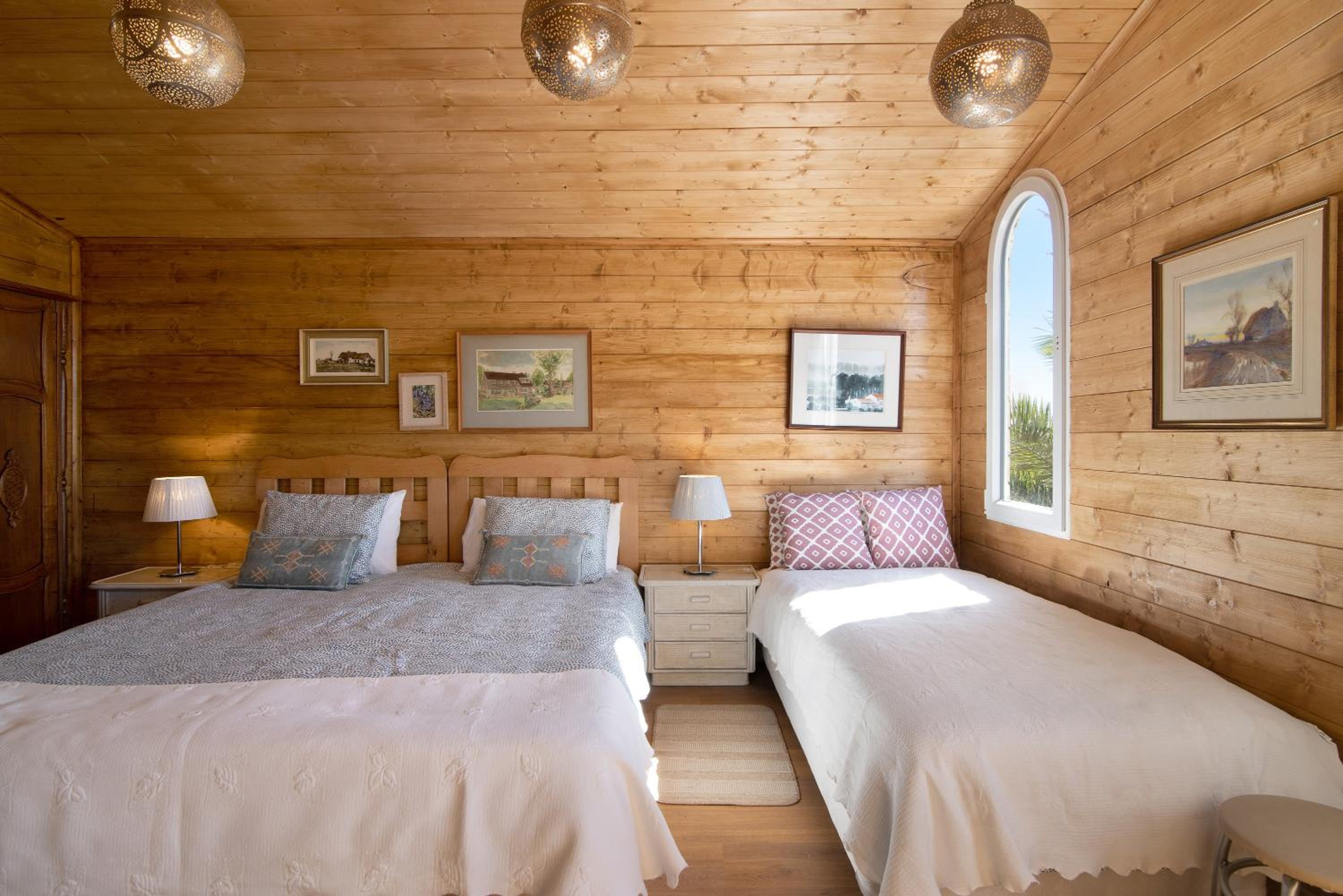 Two-Bedroom Deluxe Apartment with Ocean View photo 2