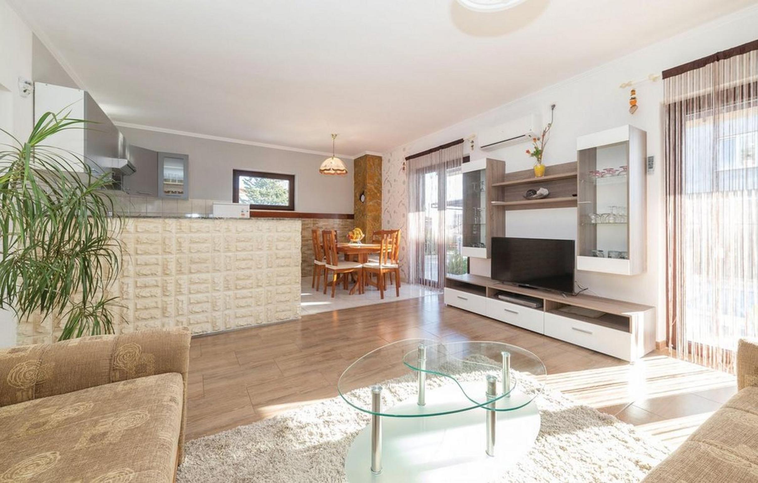 Six Bedroom Villa