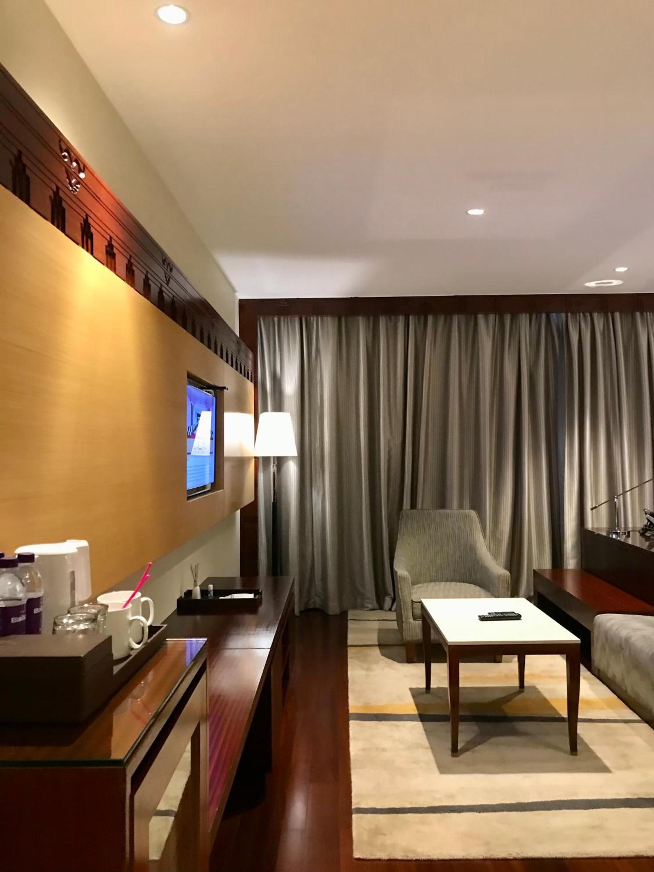 Club King Suite - Lounge Access with Lounge access with unlimited pouring liquor from 17:00 to 19:00 hours & High tea buffet from 17:00 to 19:00 hours. photo 3