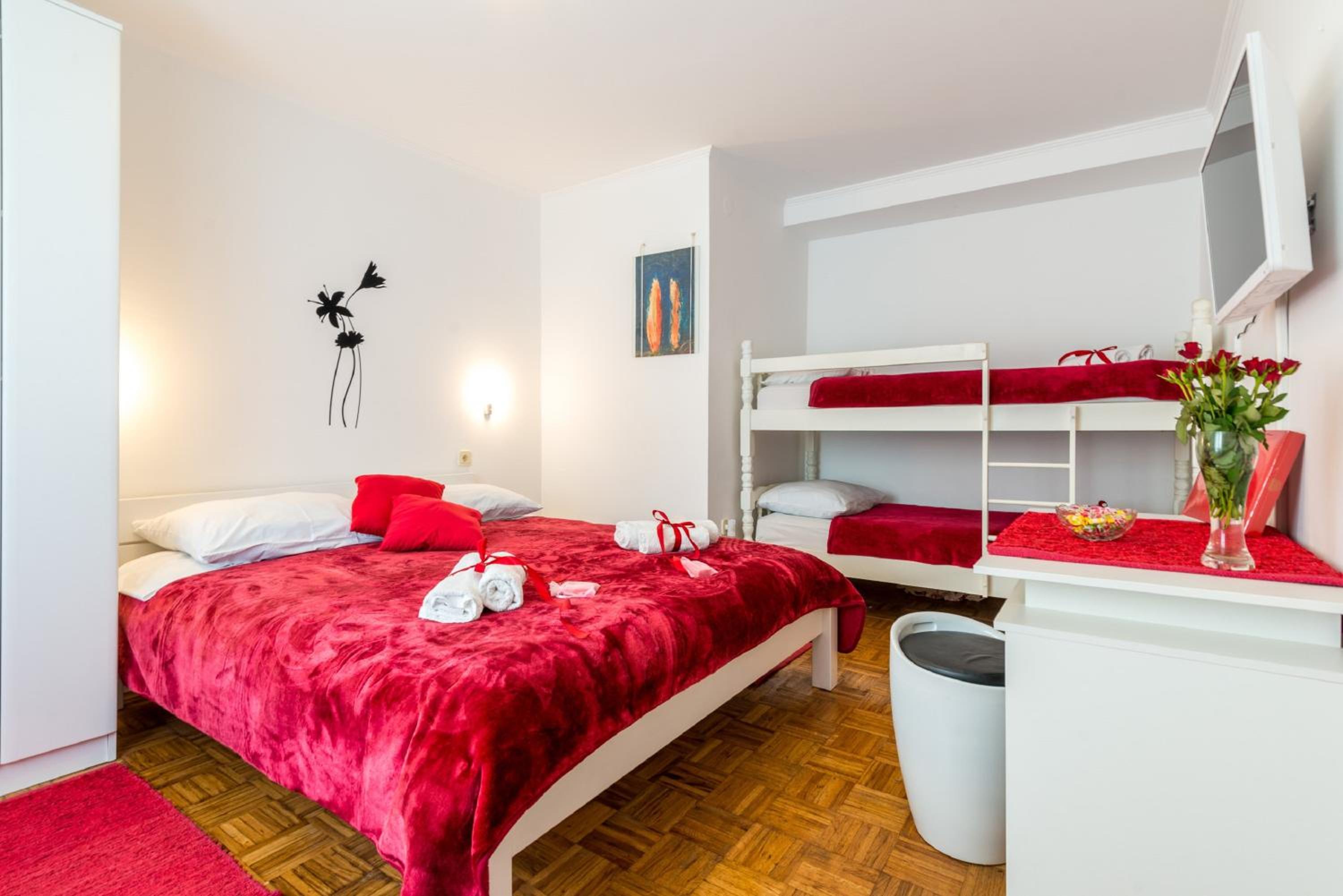 Ein-Schlafzimmer-Apartment mit Terrasse