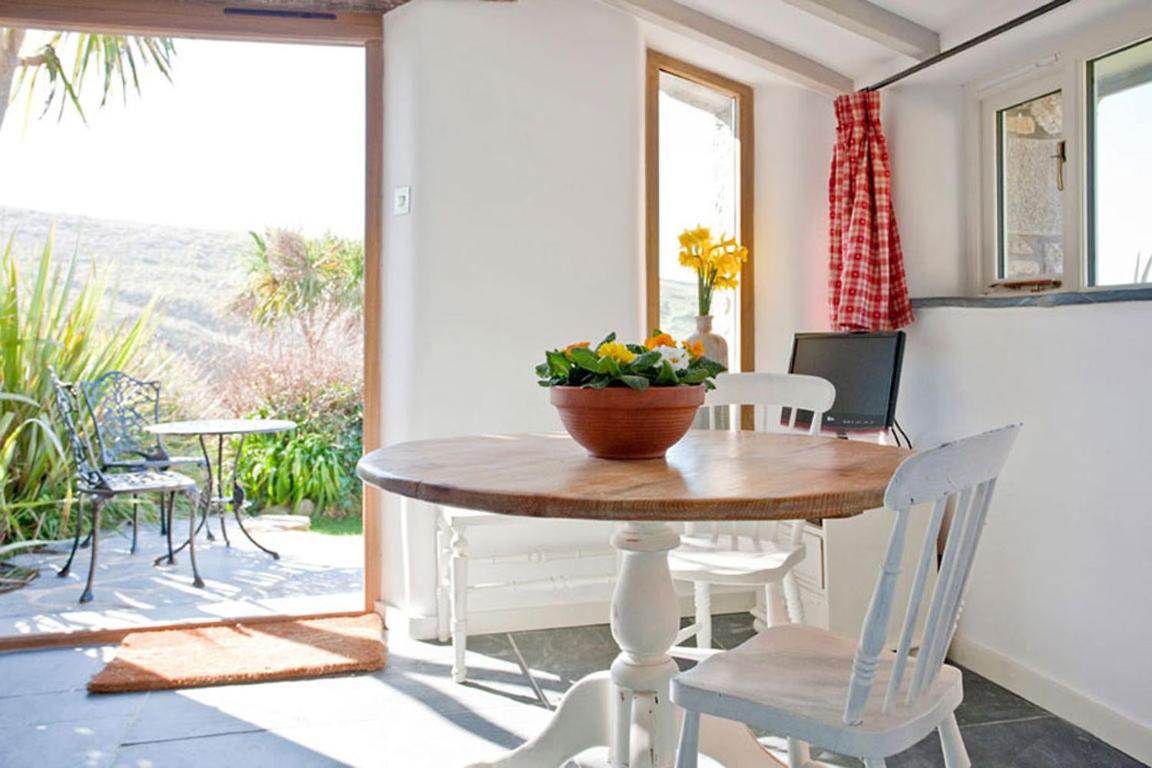 One-Bedroom House photo 1