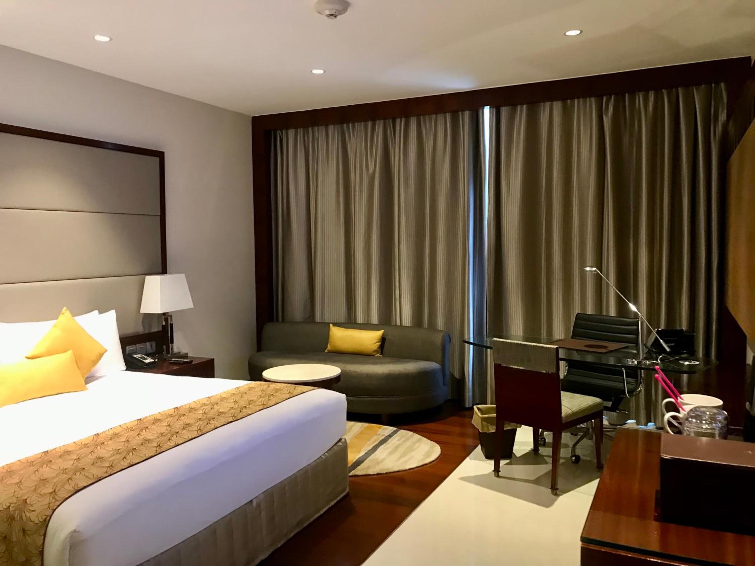 Premium King Room - Smoking photo 2