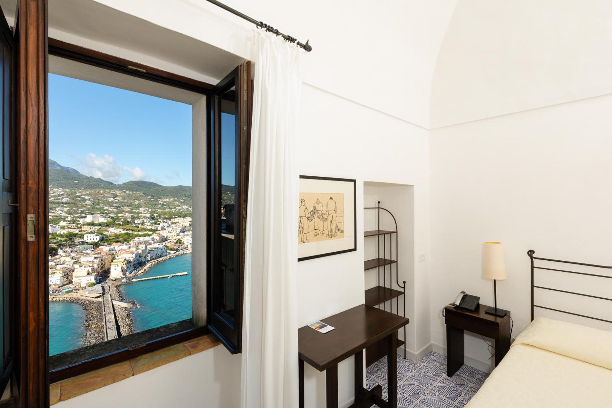 Double Room with Sea View - Photo 3