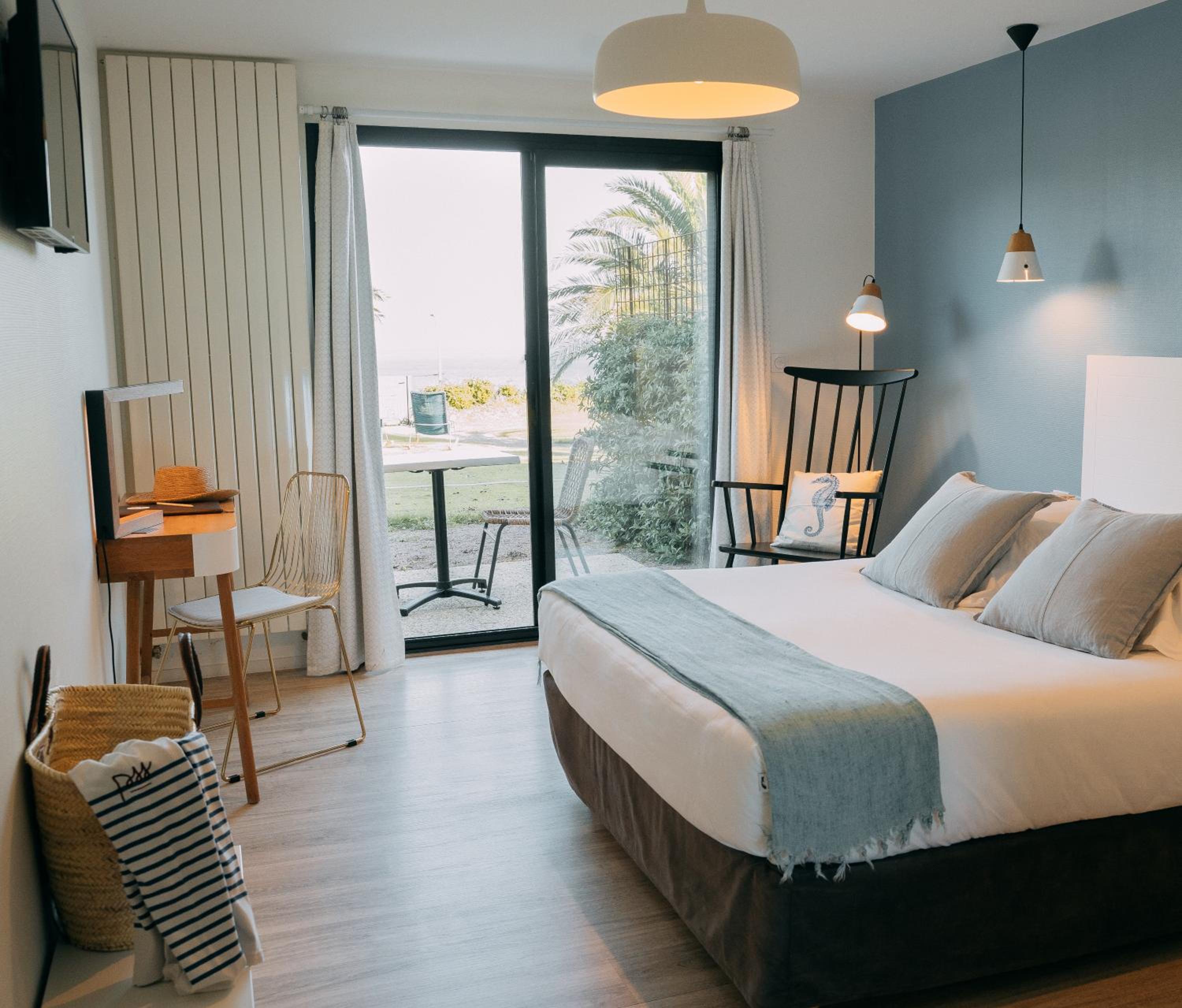 Superior Double Room with Sea View - Photo 2